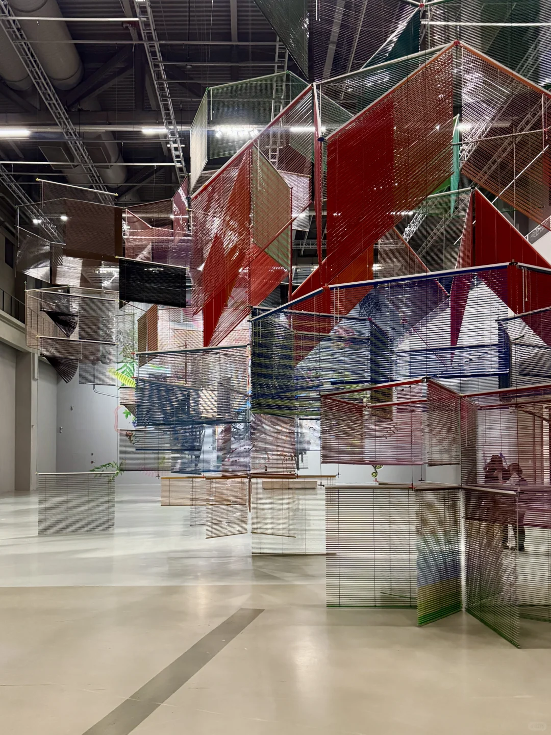 年度必看展｜上海双年展?花儿听到蜜蜂了吗