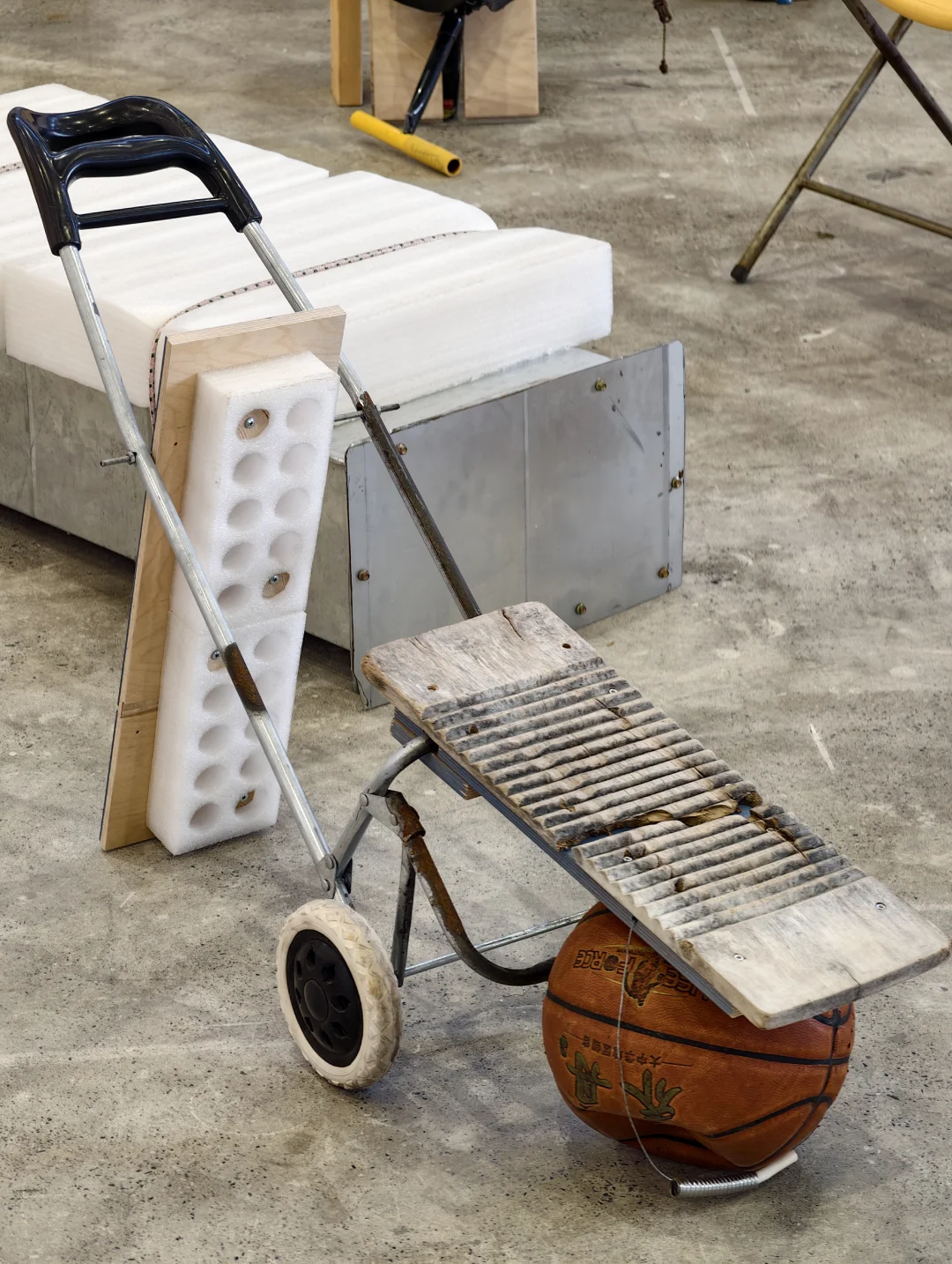 看不懂的西岸艺术设计展，拍照很好看～