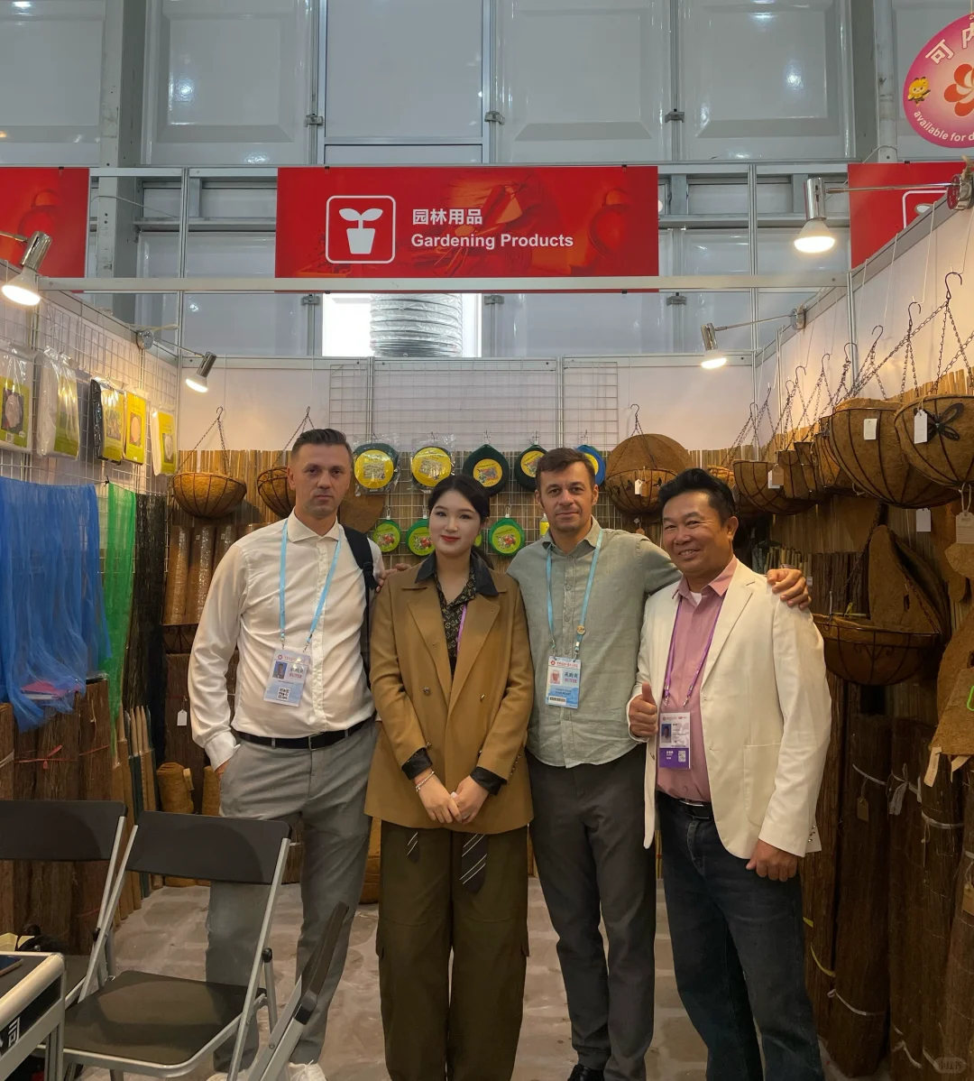 05女大又又勇闯广交会当翻译