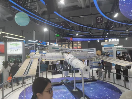 大山老师出席高交会千项前沿科技盛大启幕