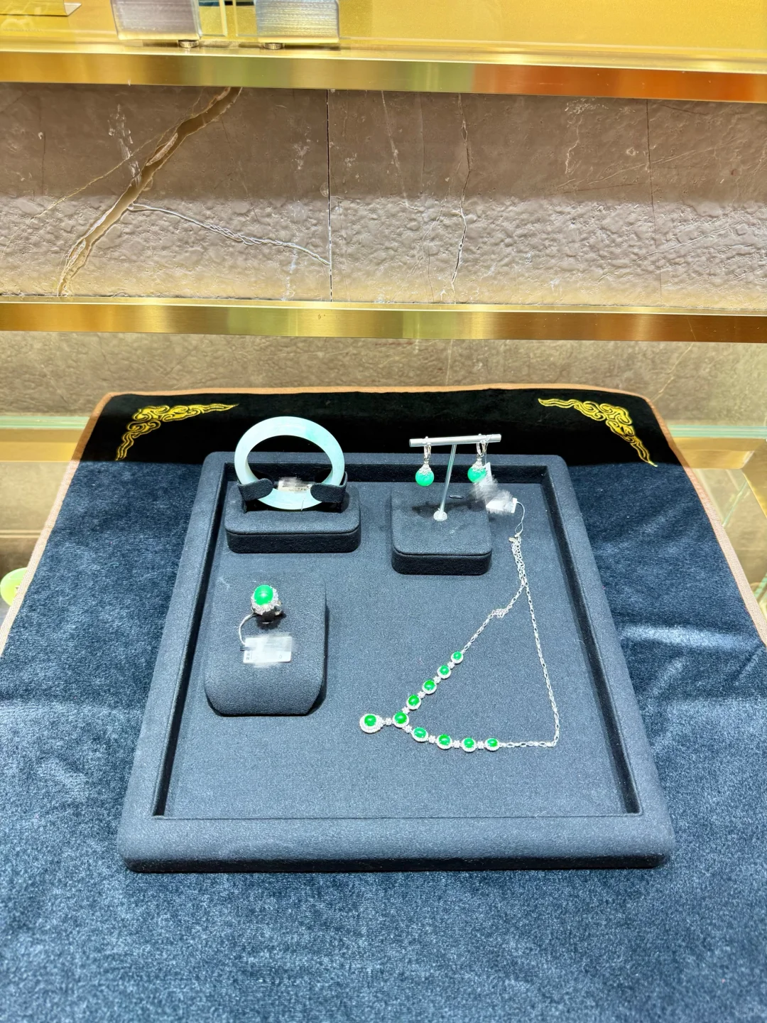 不是翡翠的我不爱！！！！