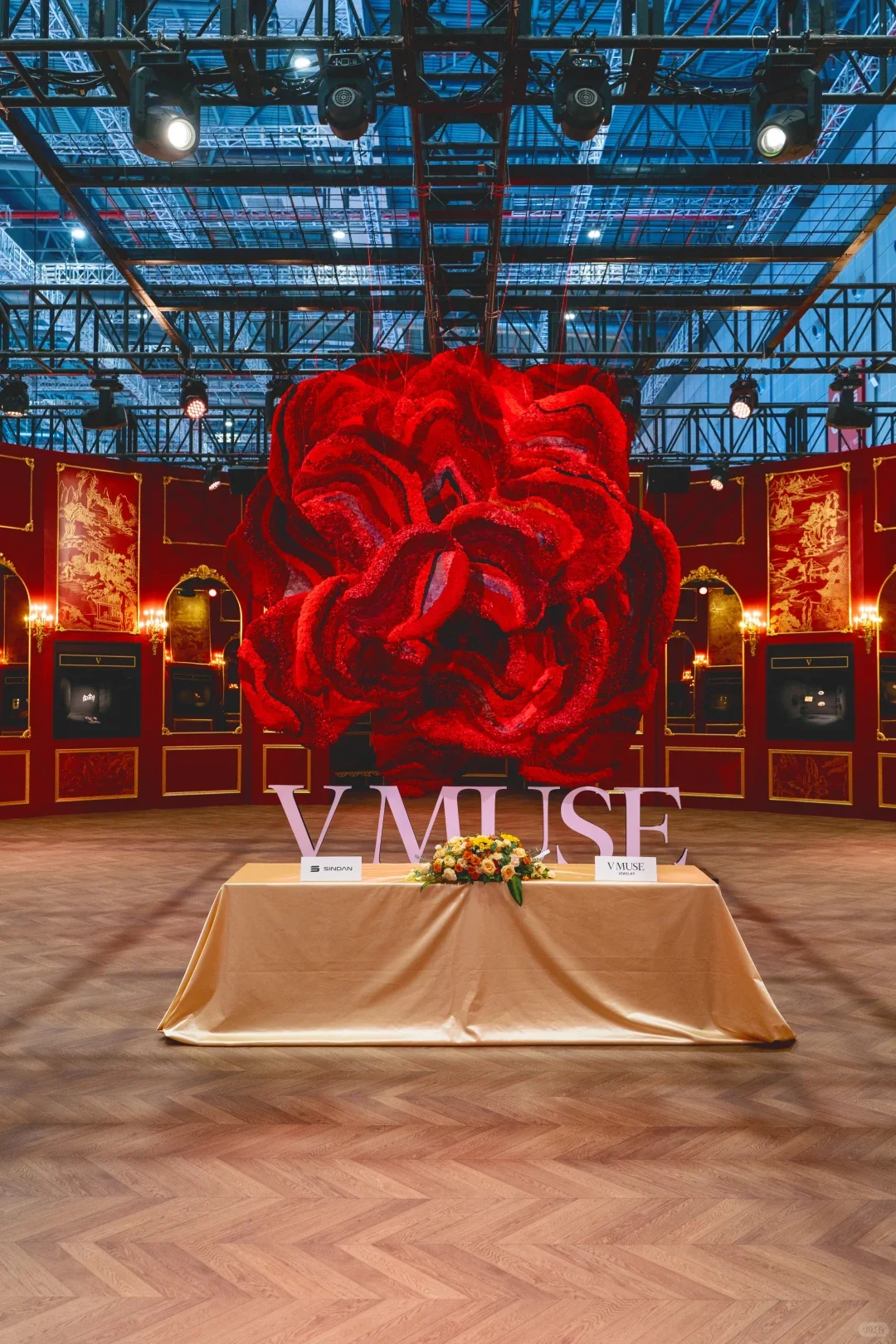 从进博会看趋势:品牌展台艺术 + 科技应用