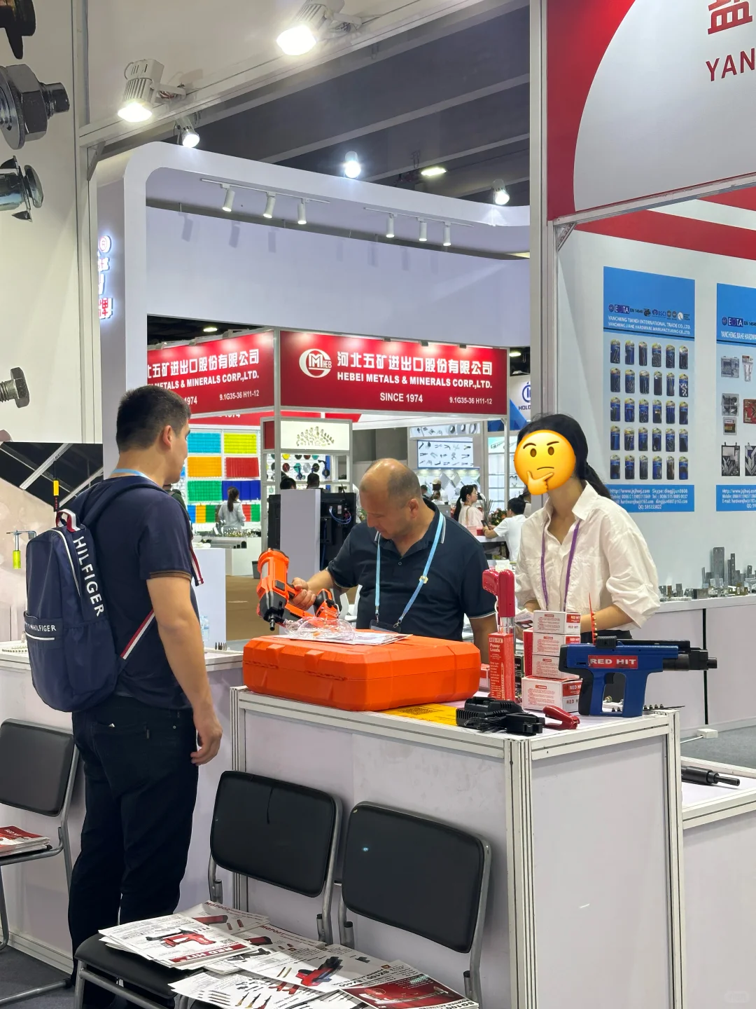 04女大这都能在广交会当英语翻译？！