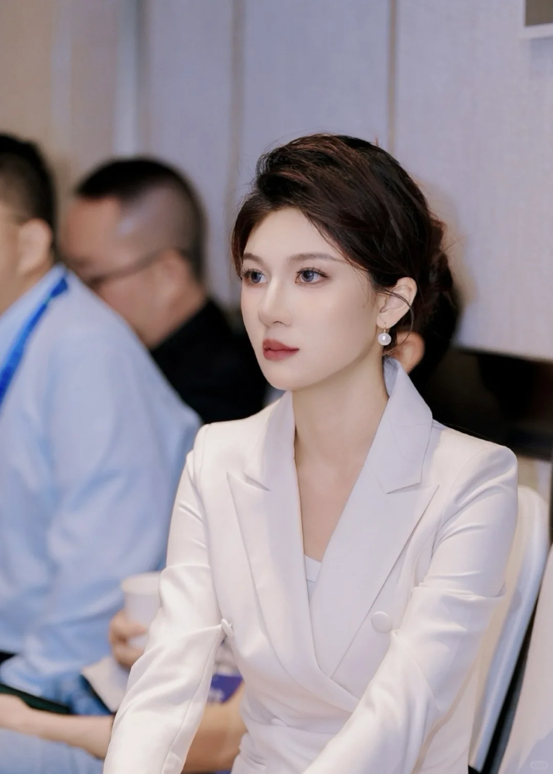 不要放过这个会议主持人！