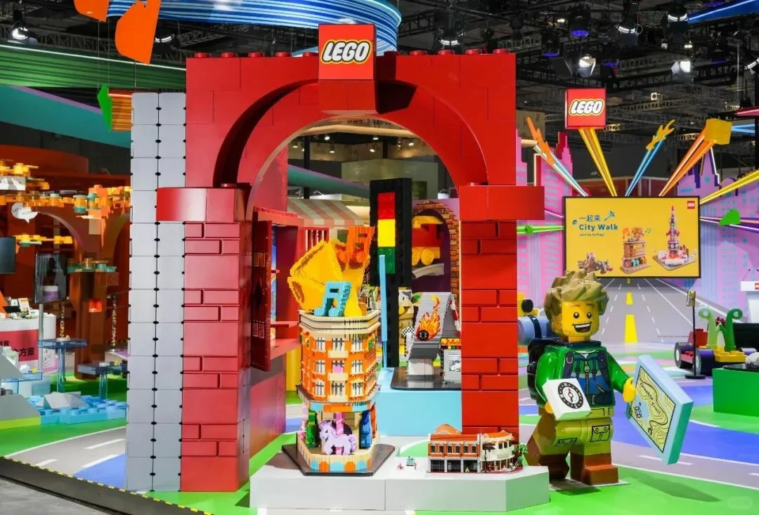 善纳设计带您走进2025进博会创意展台丨乐高