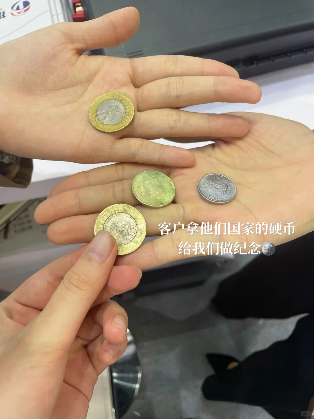 05女大又又勇闯广交会当翻译