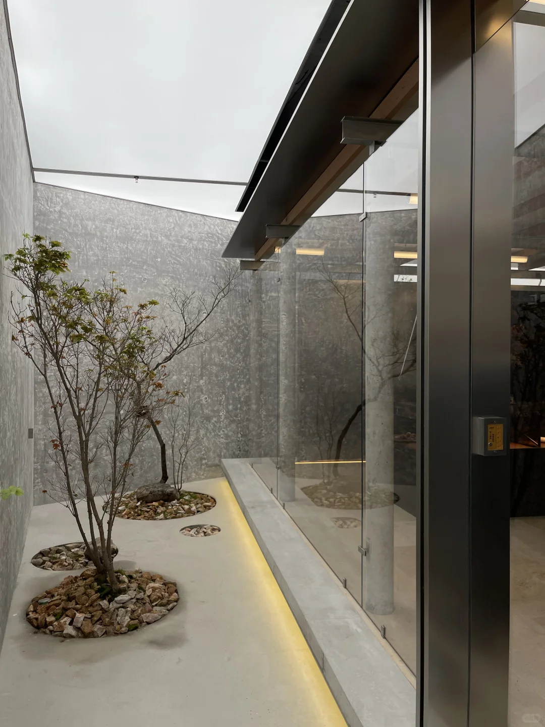 走进一家工业风的亭阁空间|上海poqqen pohl