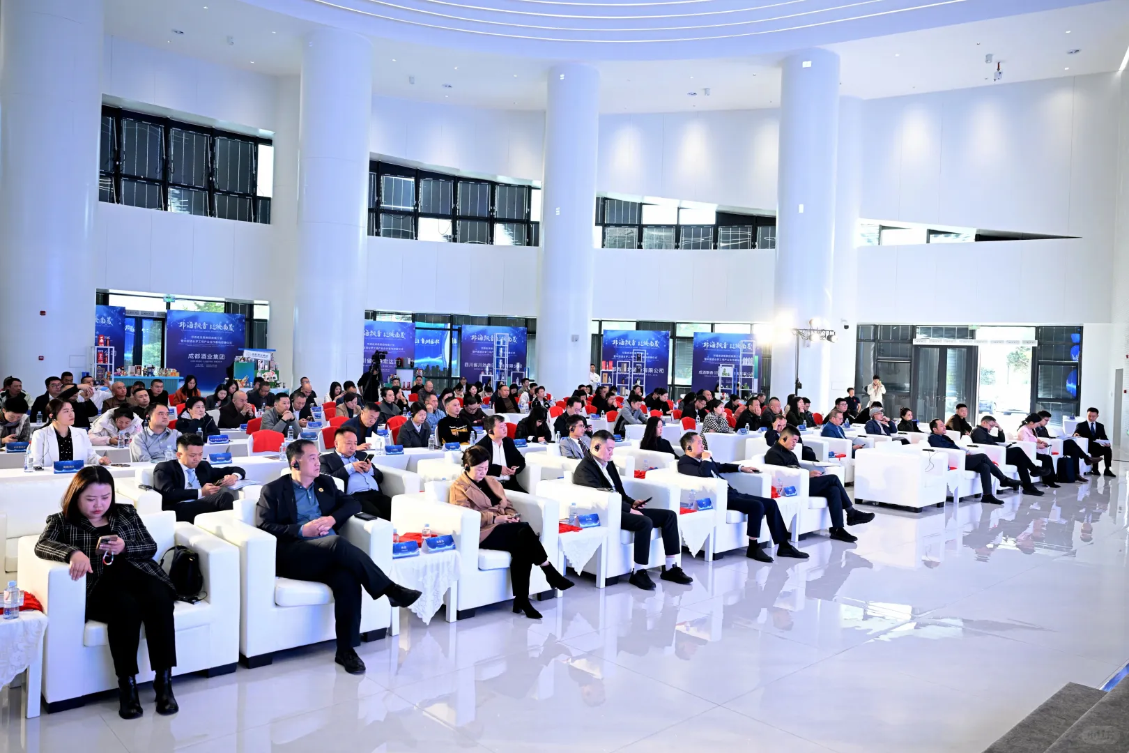 邛酒走进南美招商推介会暨产业合作基地授牌