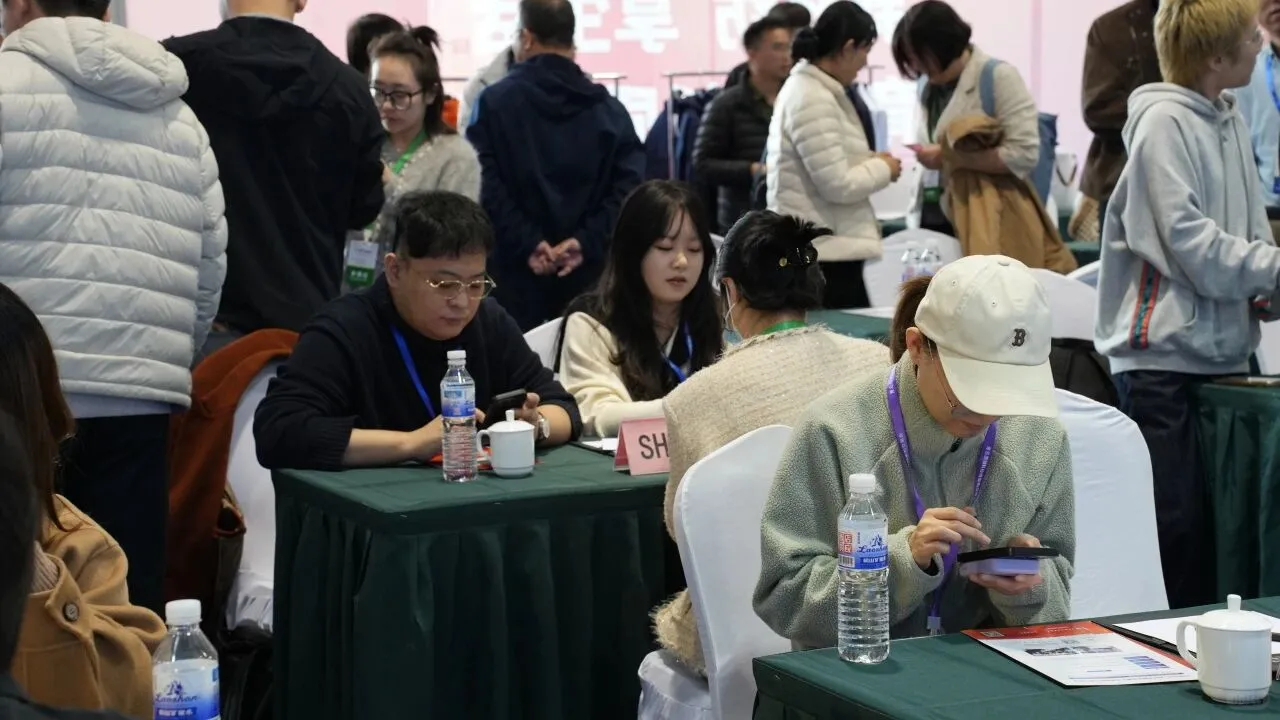 2025青岛纺织展采购订单对接会场面火爆