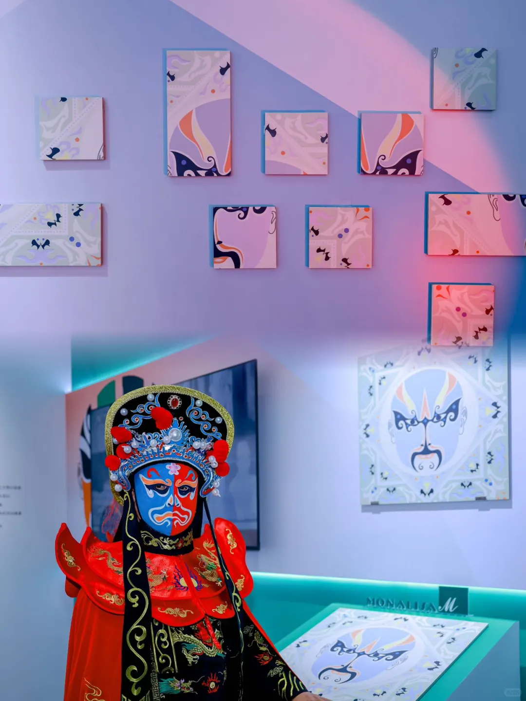 快来看,这里的陶瓷居然会“变脸”