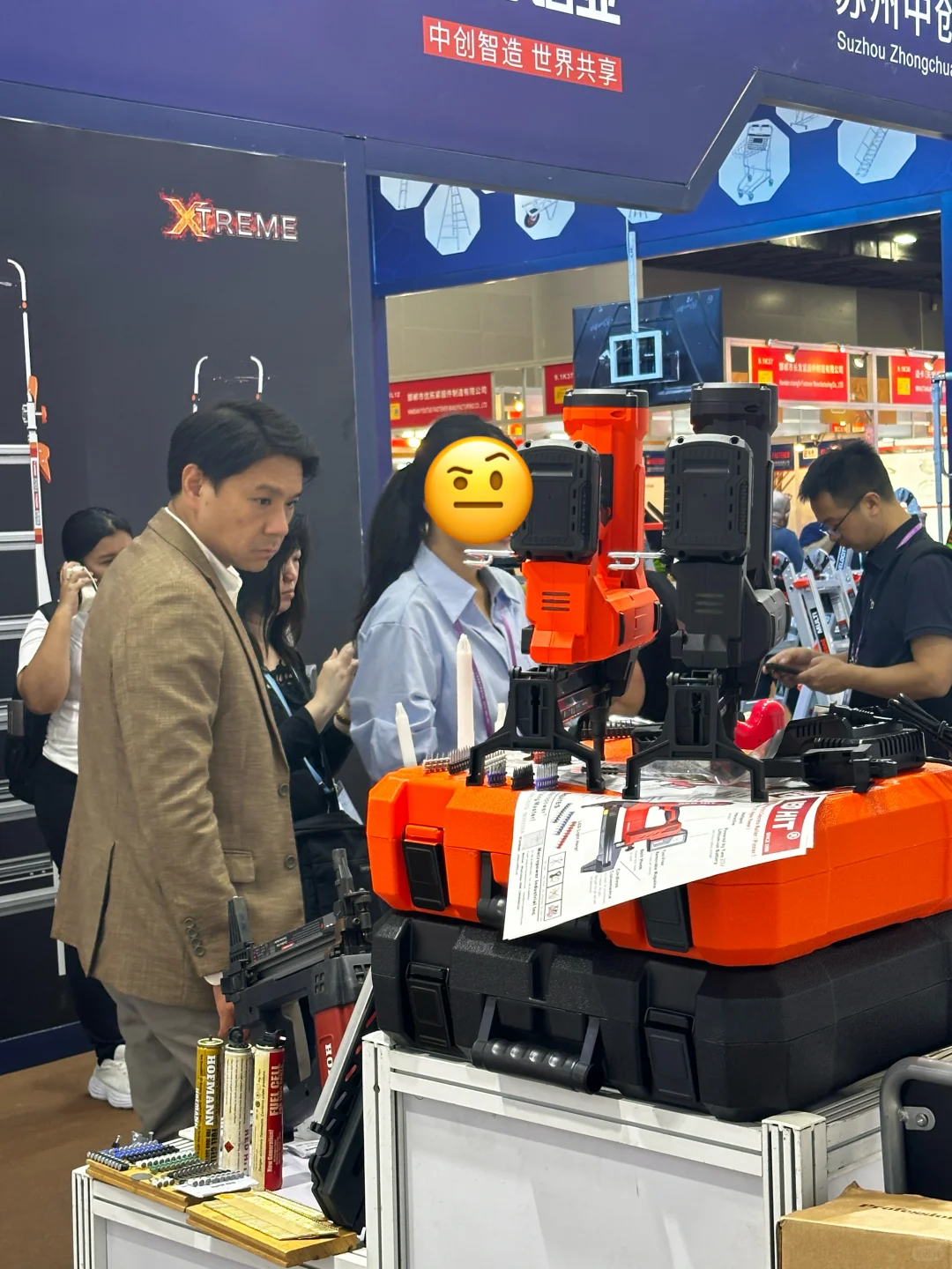 04女大这都能在广交会当英语翻译？！