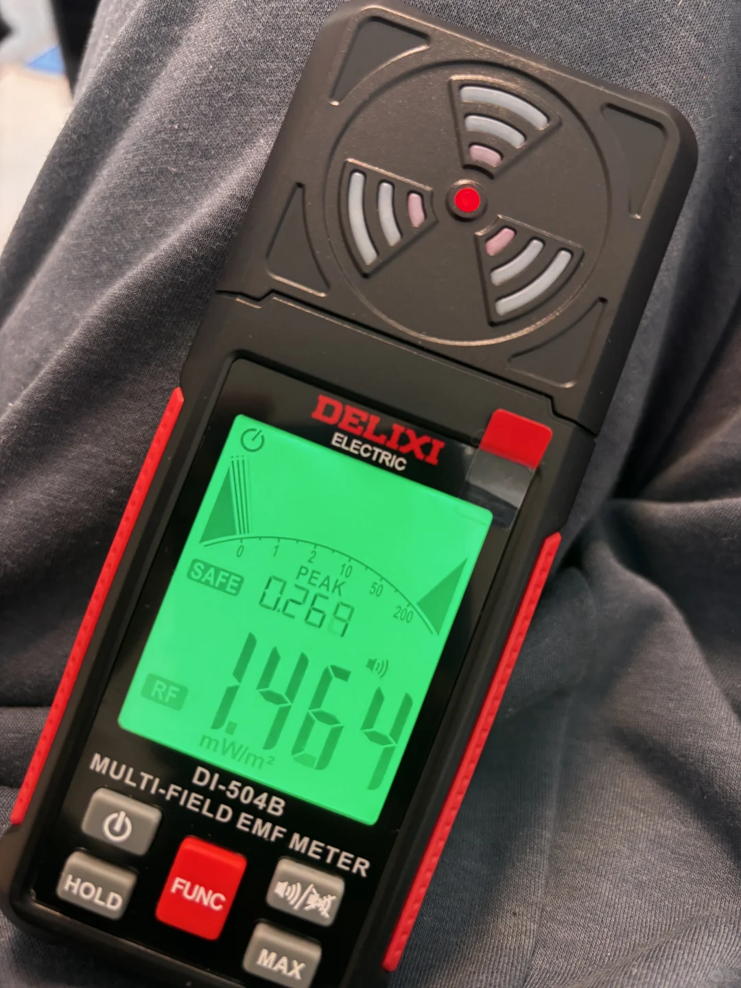 2025.10.22 买的辐射检测仪刚才突然变橙色