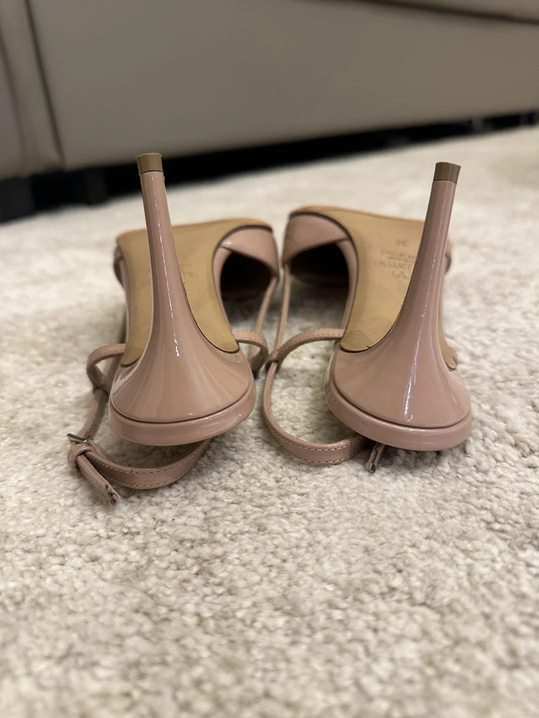 闲置华伦天奴裸色高跟鞋