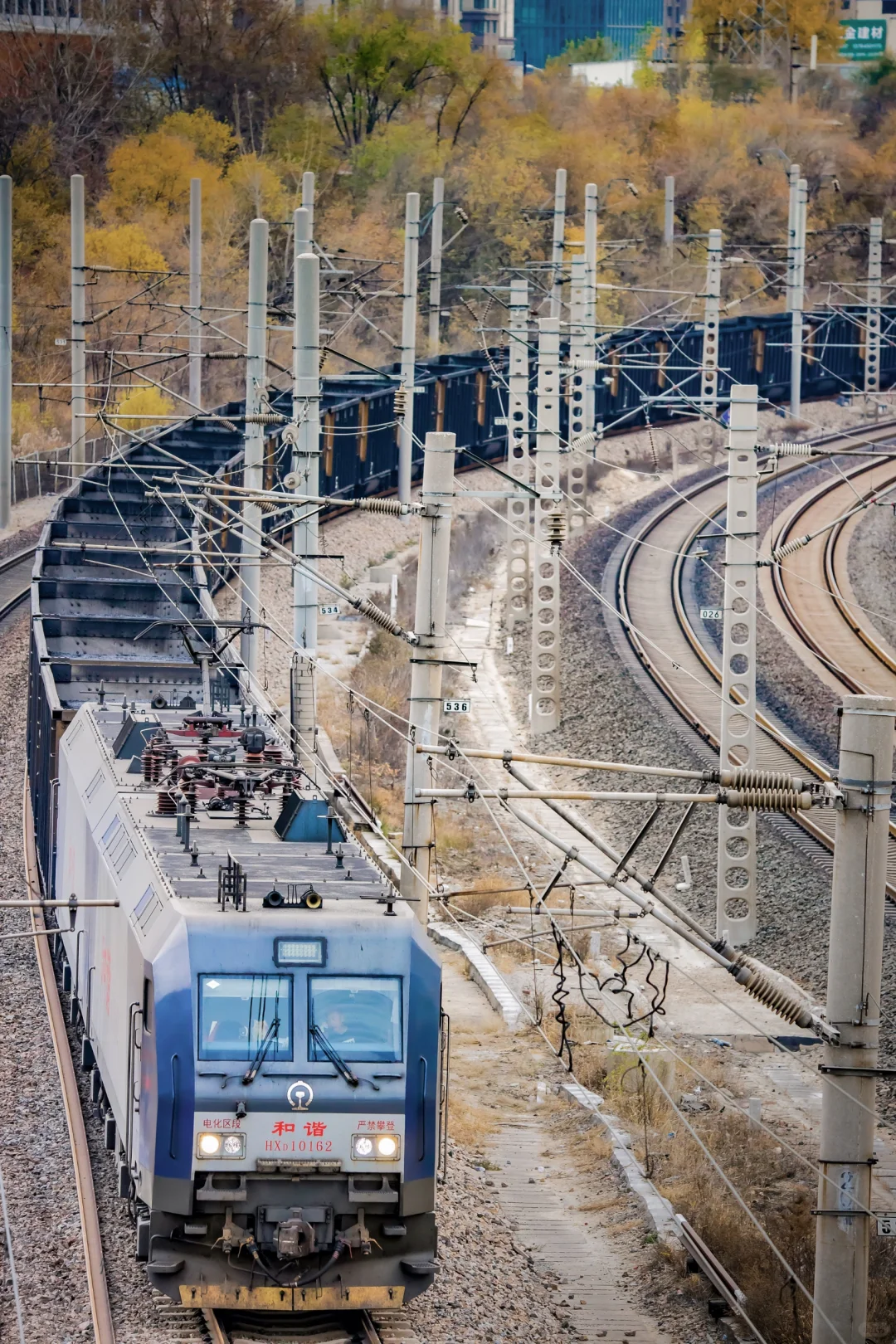 万吨煤列下秦港