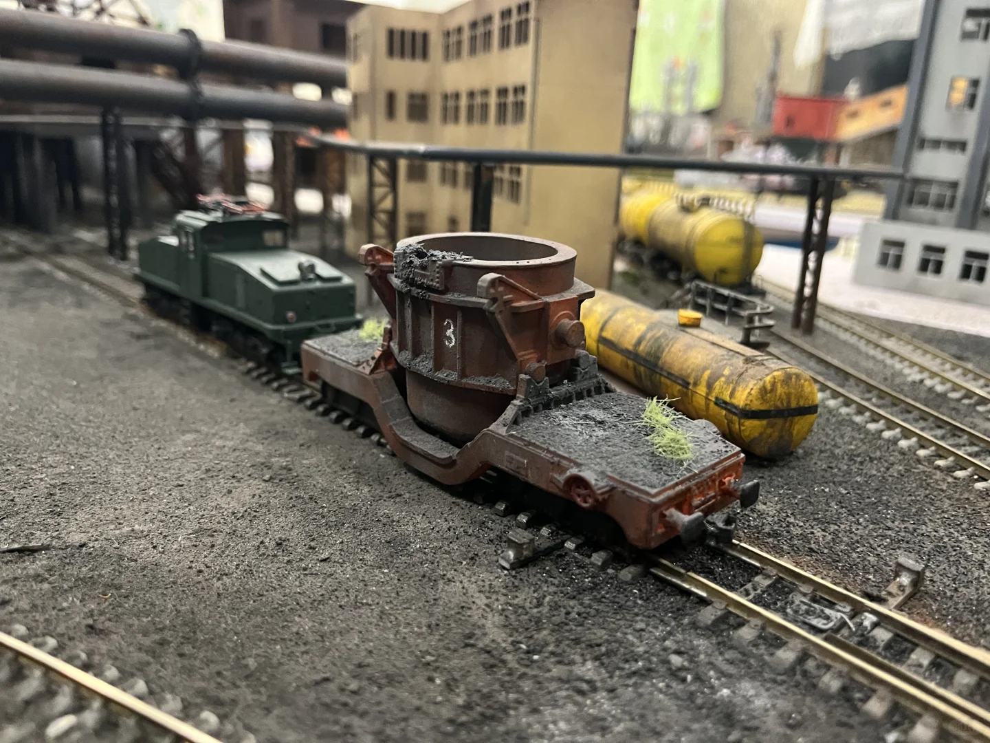 在厂区运行的特种车辆——钢包车