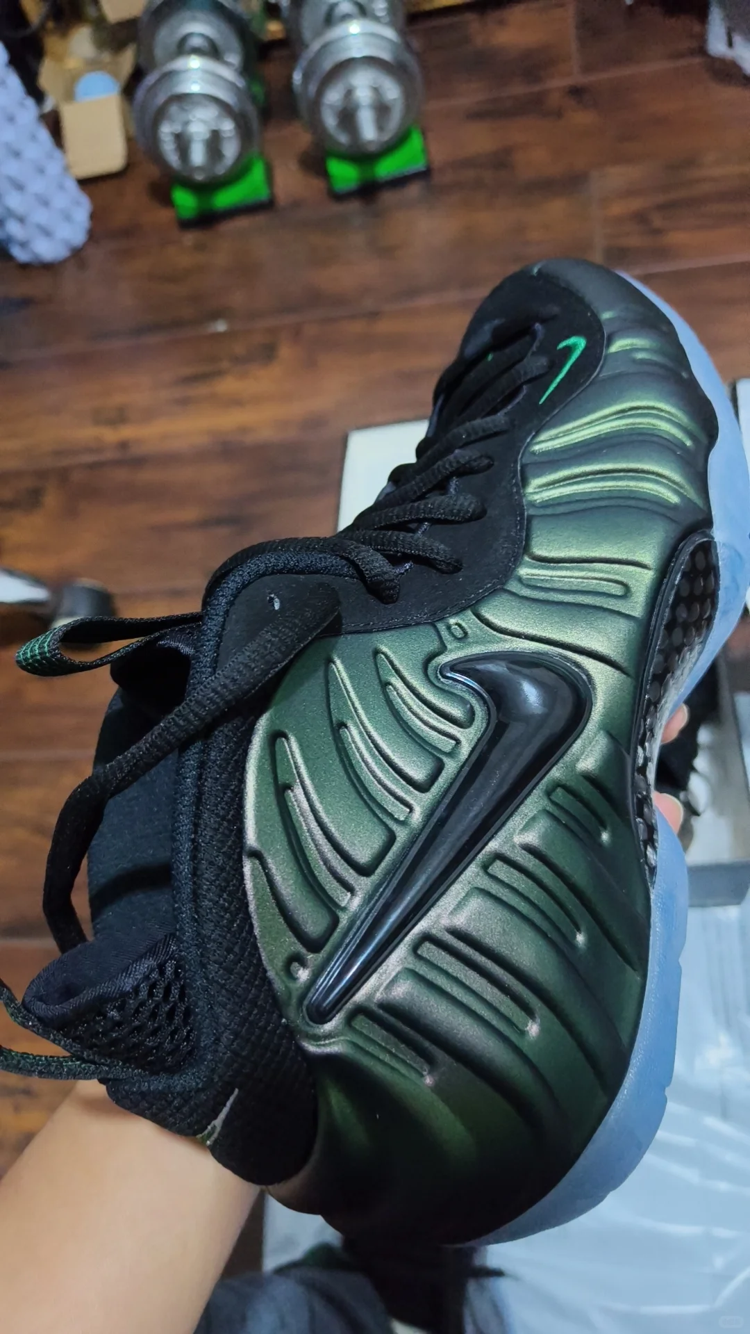 现在还有穿喷泡吗？是不是卖不出去了。松绿