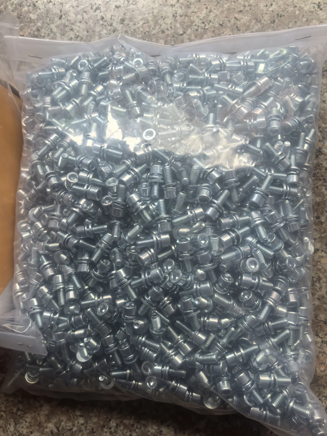 怎样才能找到螺丝的采购人员呢