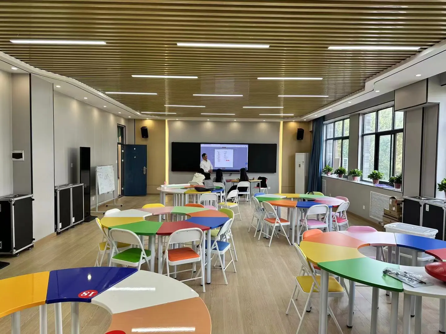 打造专业心理团体活动室的必备设备清单