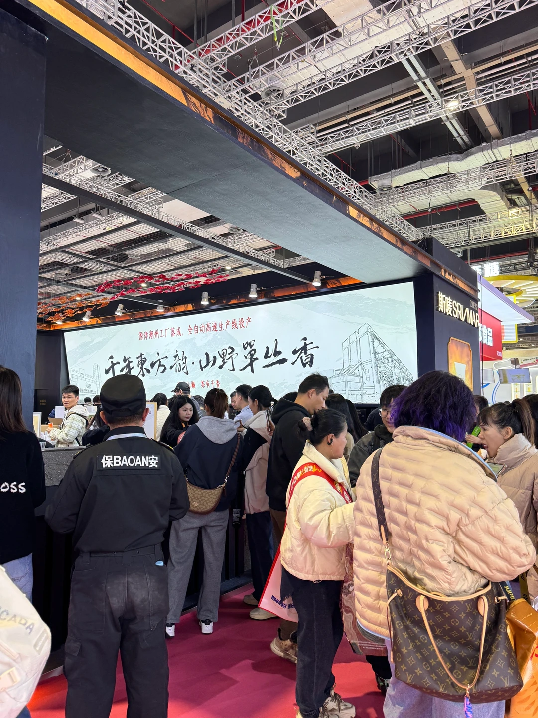 直击上海展会现场，人潮汹涌，快来一起品鉴！