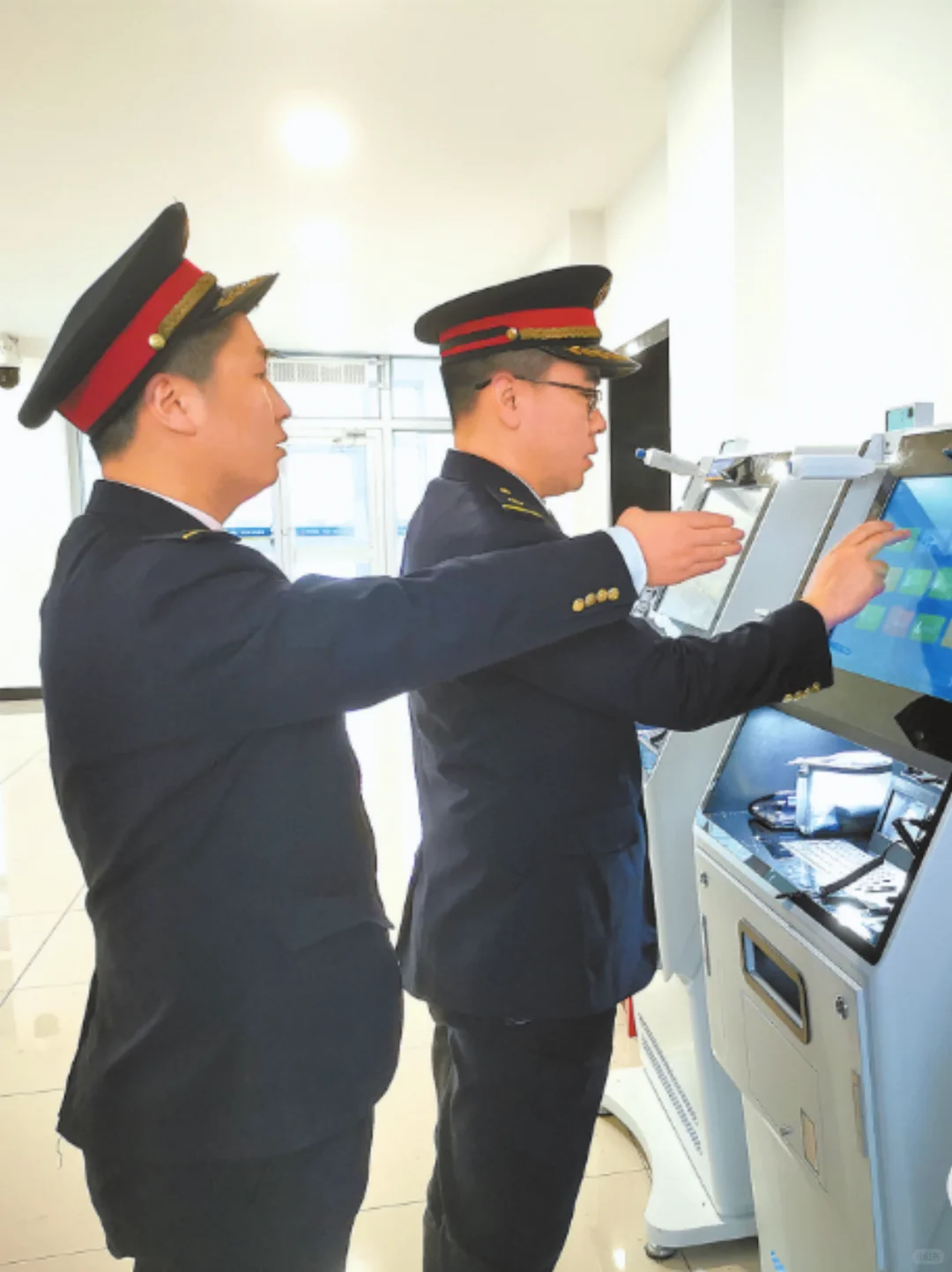 火车司机的“百宝箱”大揭秘!