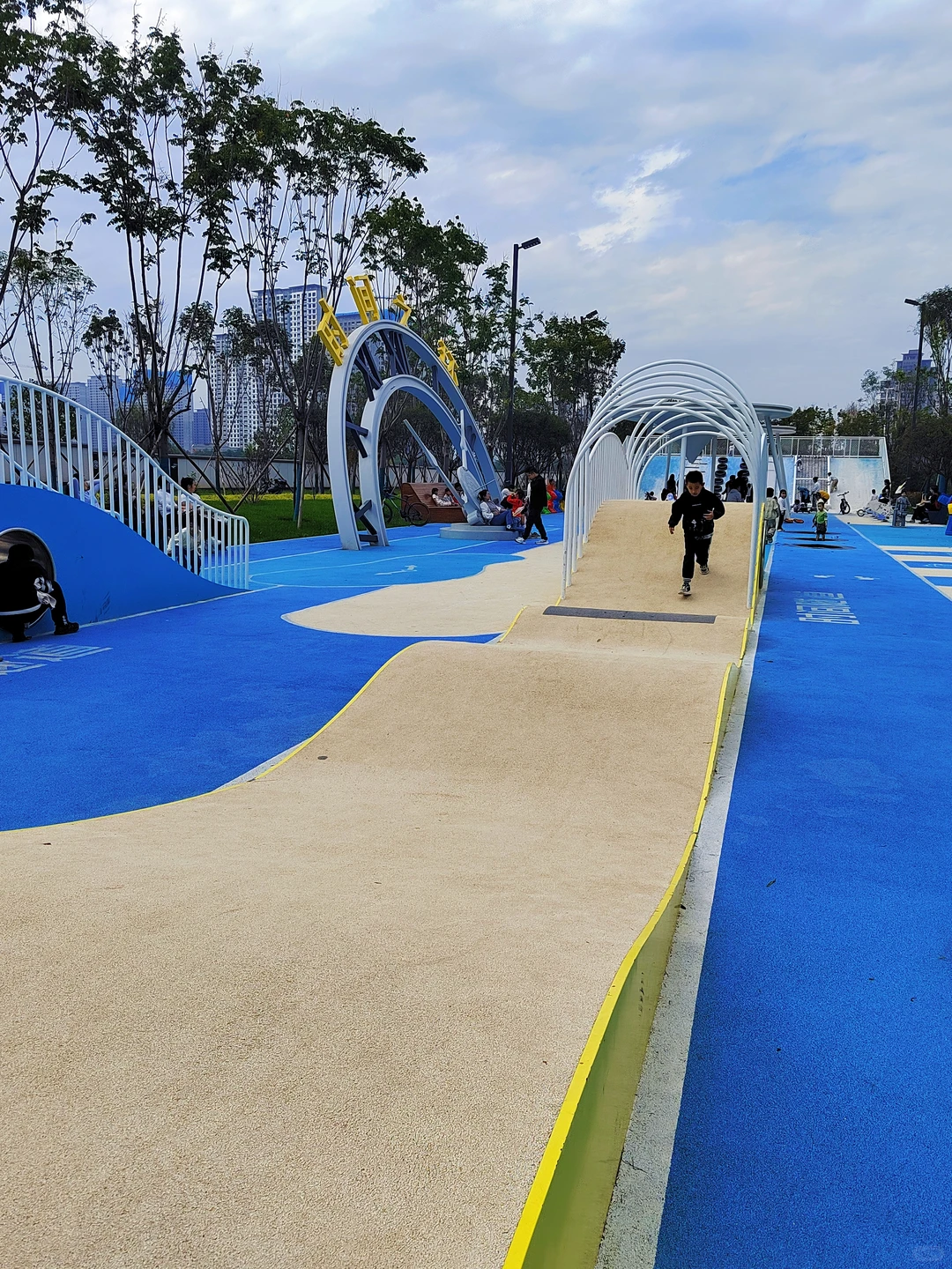 免费遛娃新地标,红旗铁路公园嗨玩一整天!