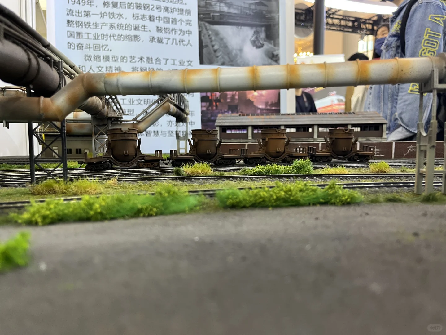 在厂区运行的特种车辆——钢包车