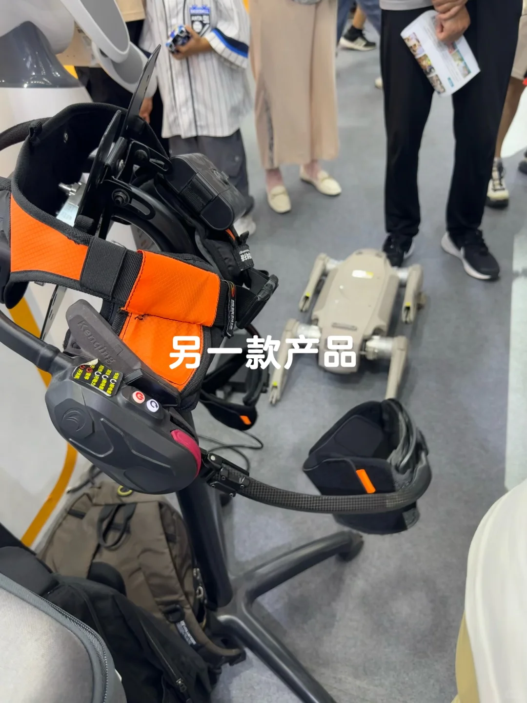 养老展体验~外骨骼机器人