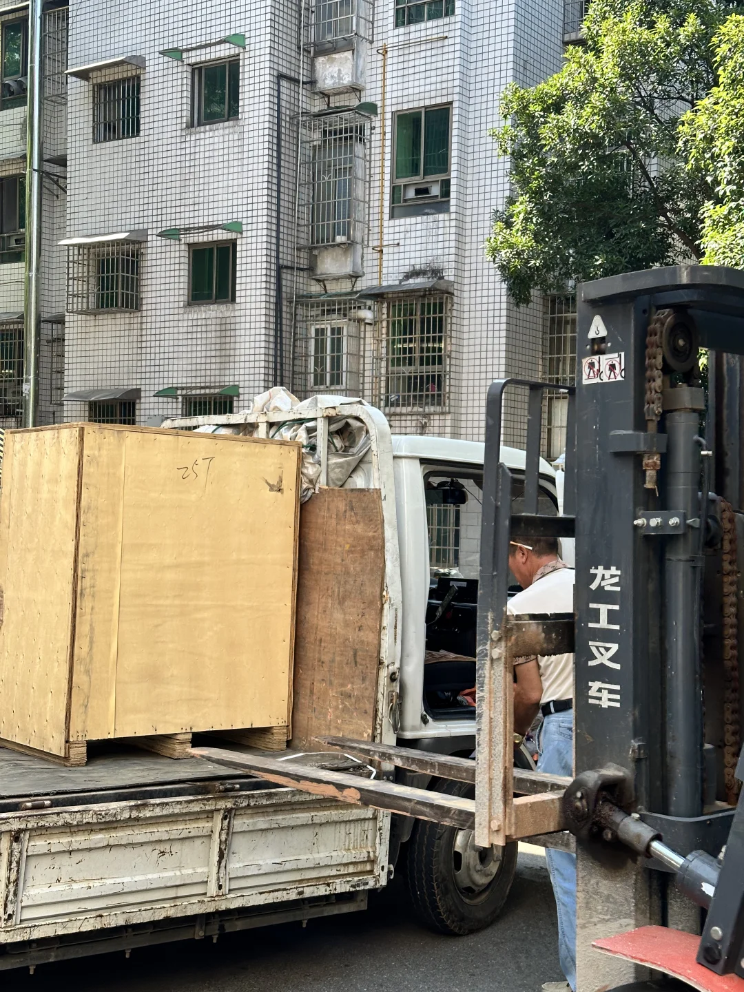 全新设备进场 庞然大物 够热够爱