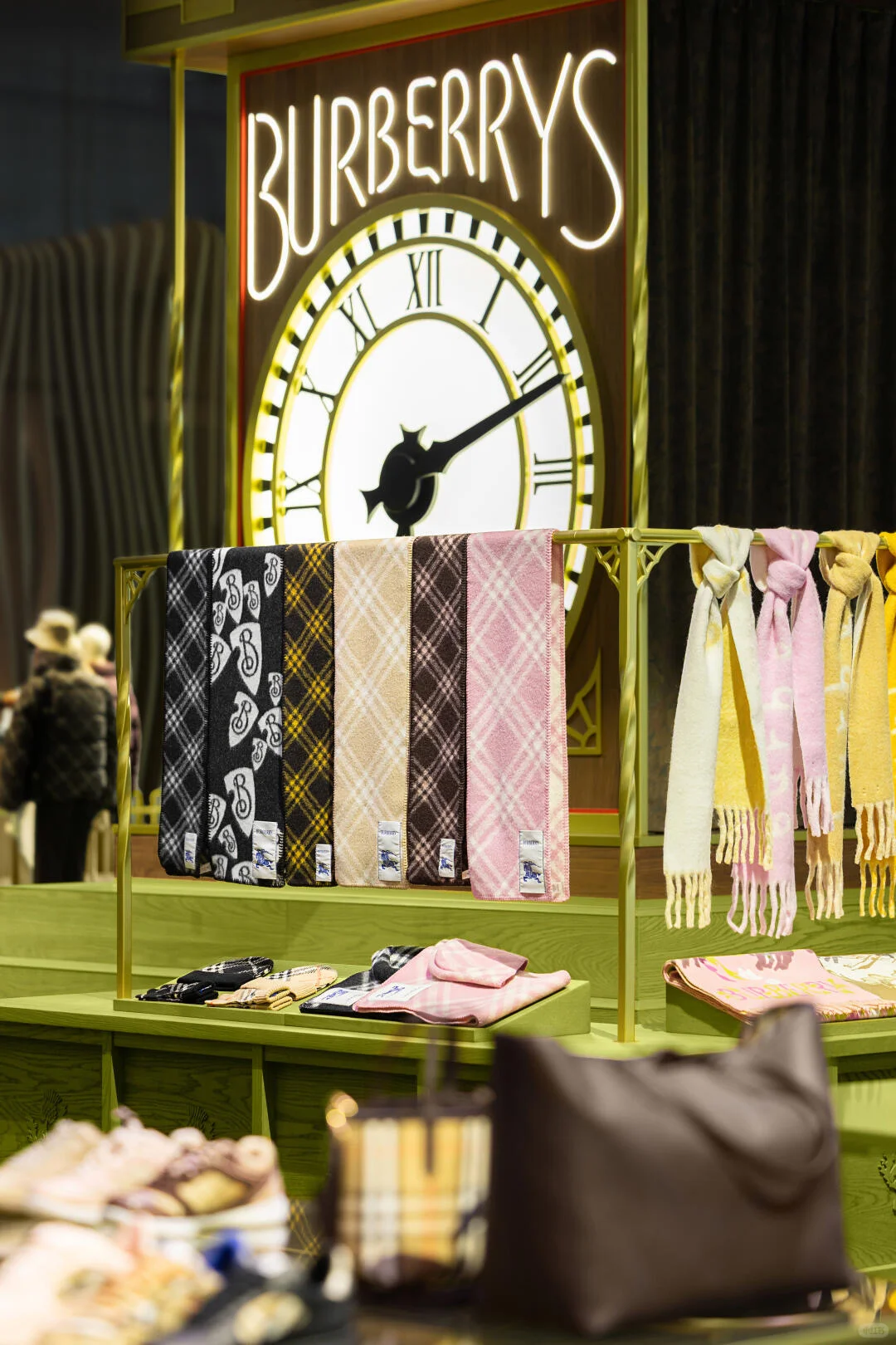 进博会观察? 解码Burberry时钟车站与互动
