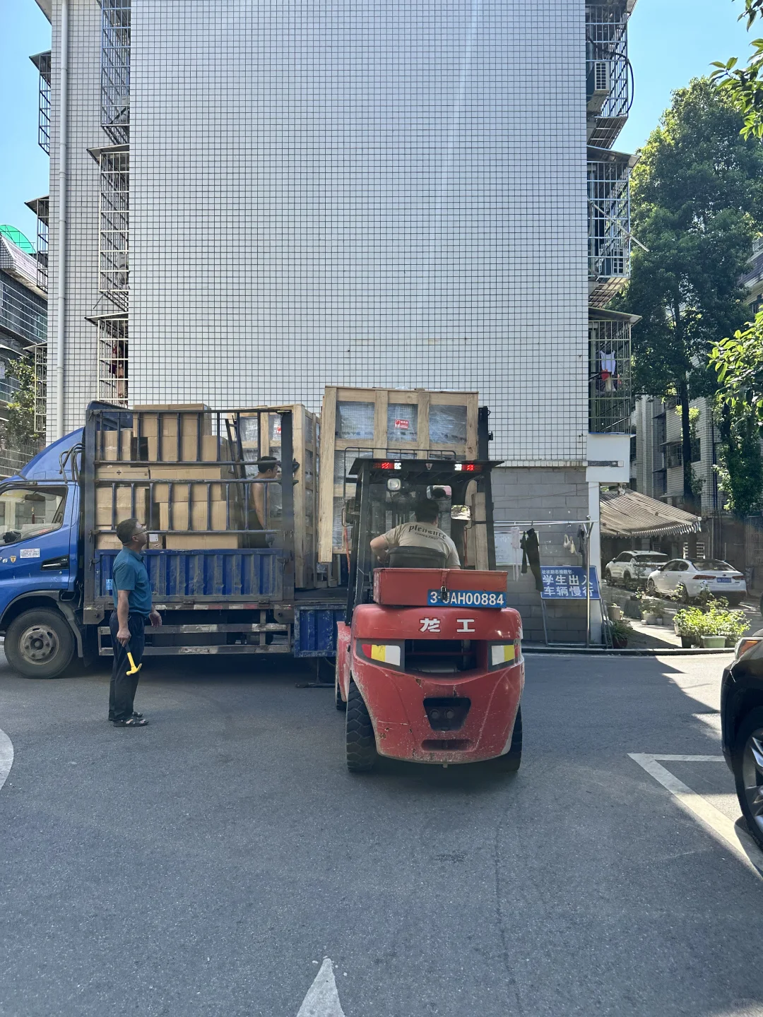 全新设备进场 庞然大物 够热够爱