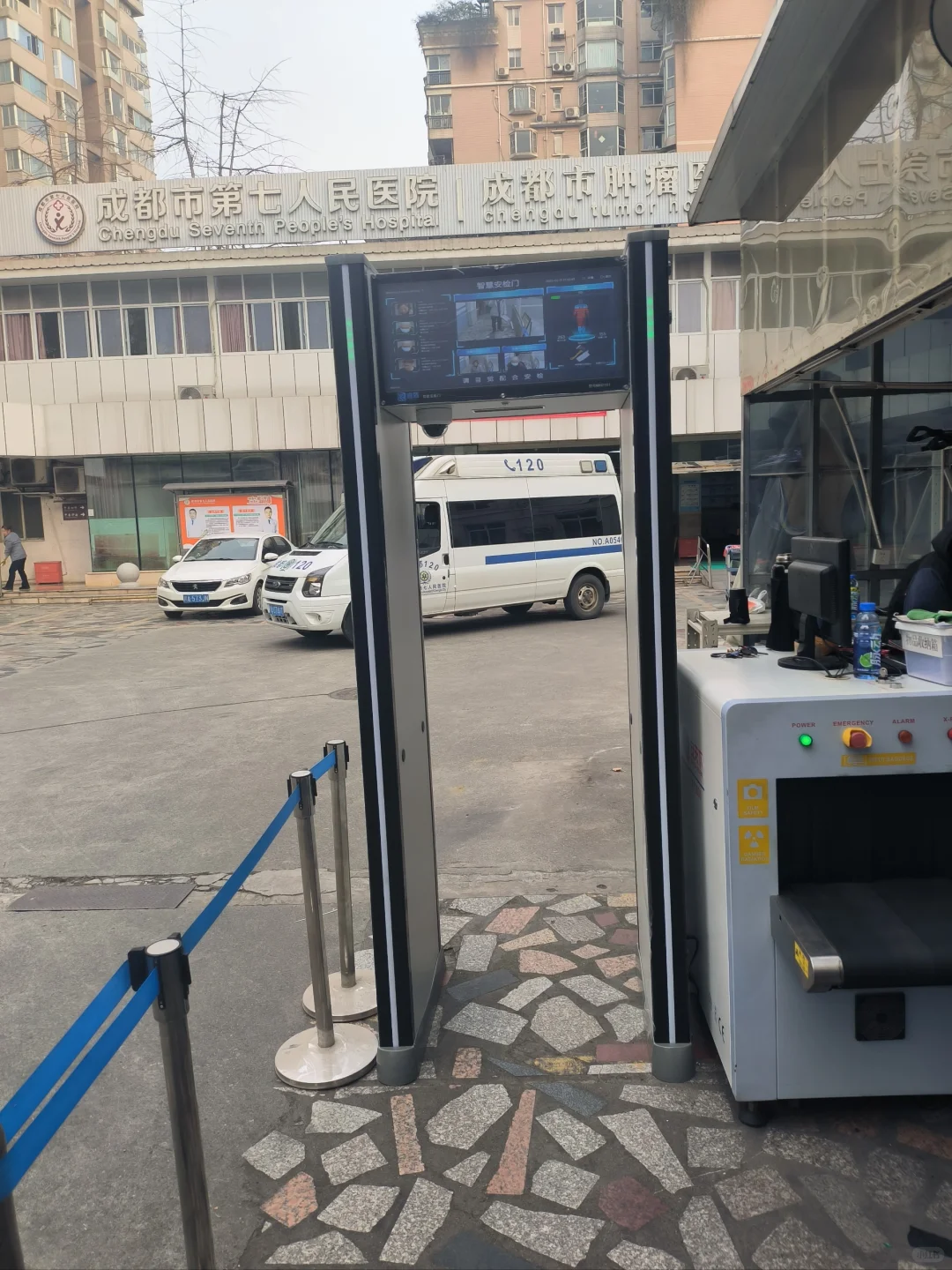 安检门(金属探测门)工作原理