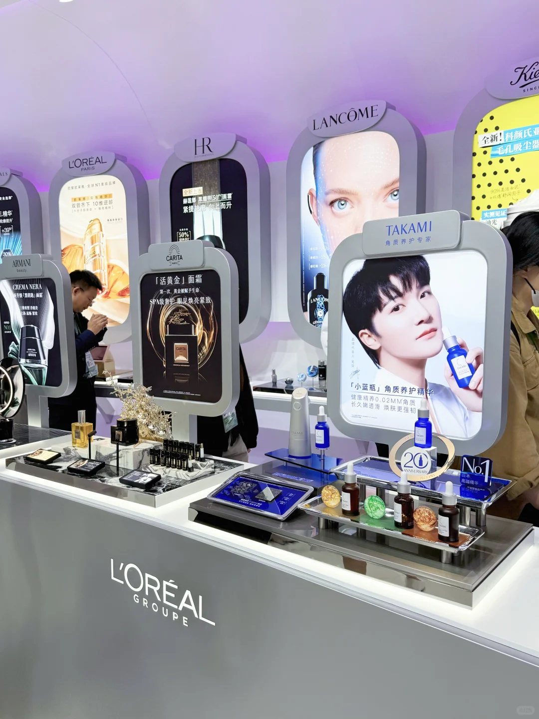 我替你们把欧莱雅“美妆宇宙”搬回家了?