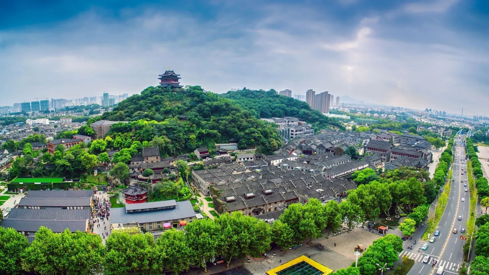 2025这个秋天,在镇江开启美食之旅→