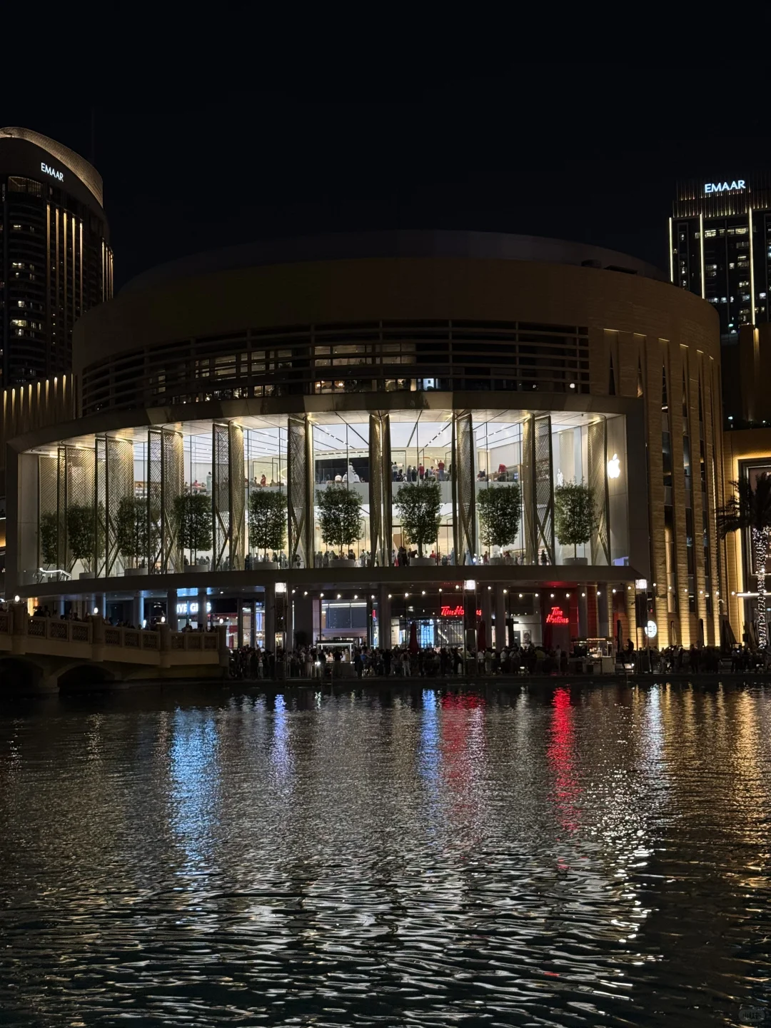 迪拜?一半清醒一半醉?