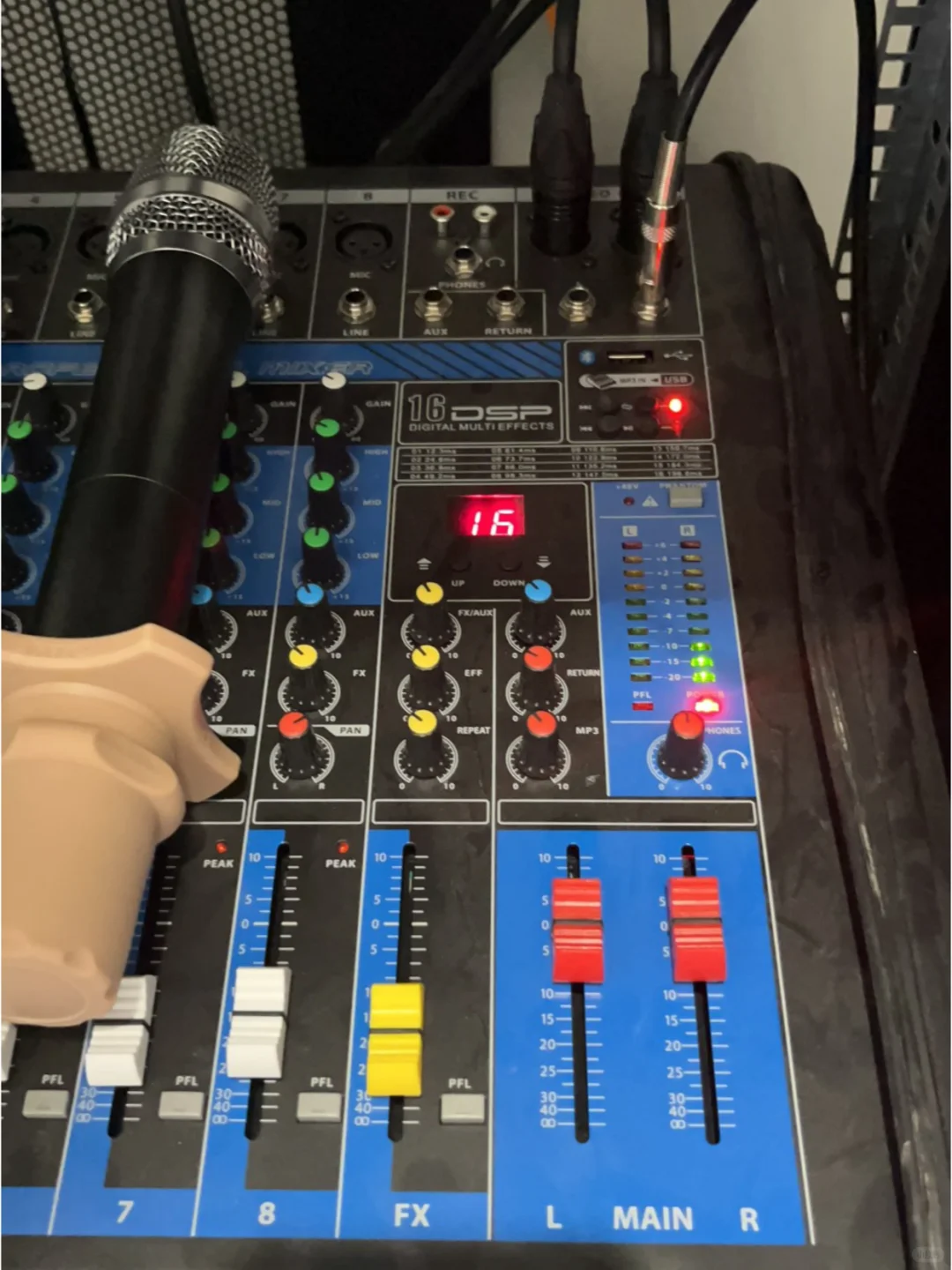 公司弱电机房里的设备都是起什么作用的❓