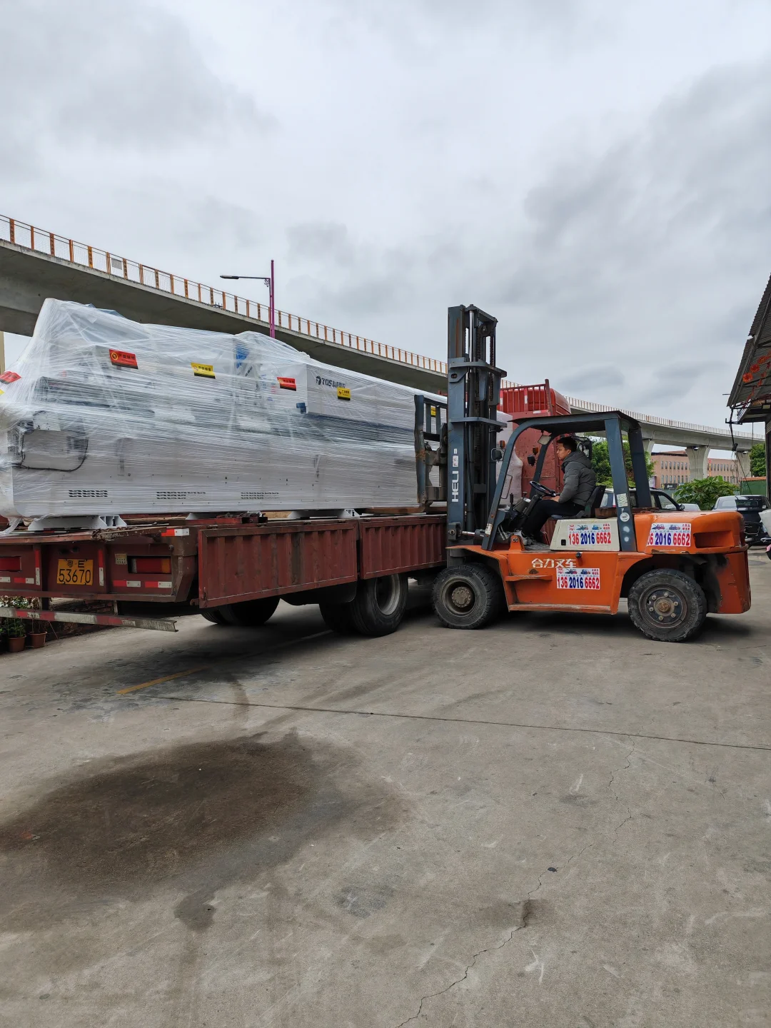 工厂新添新设备