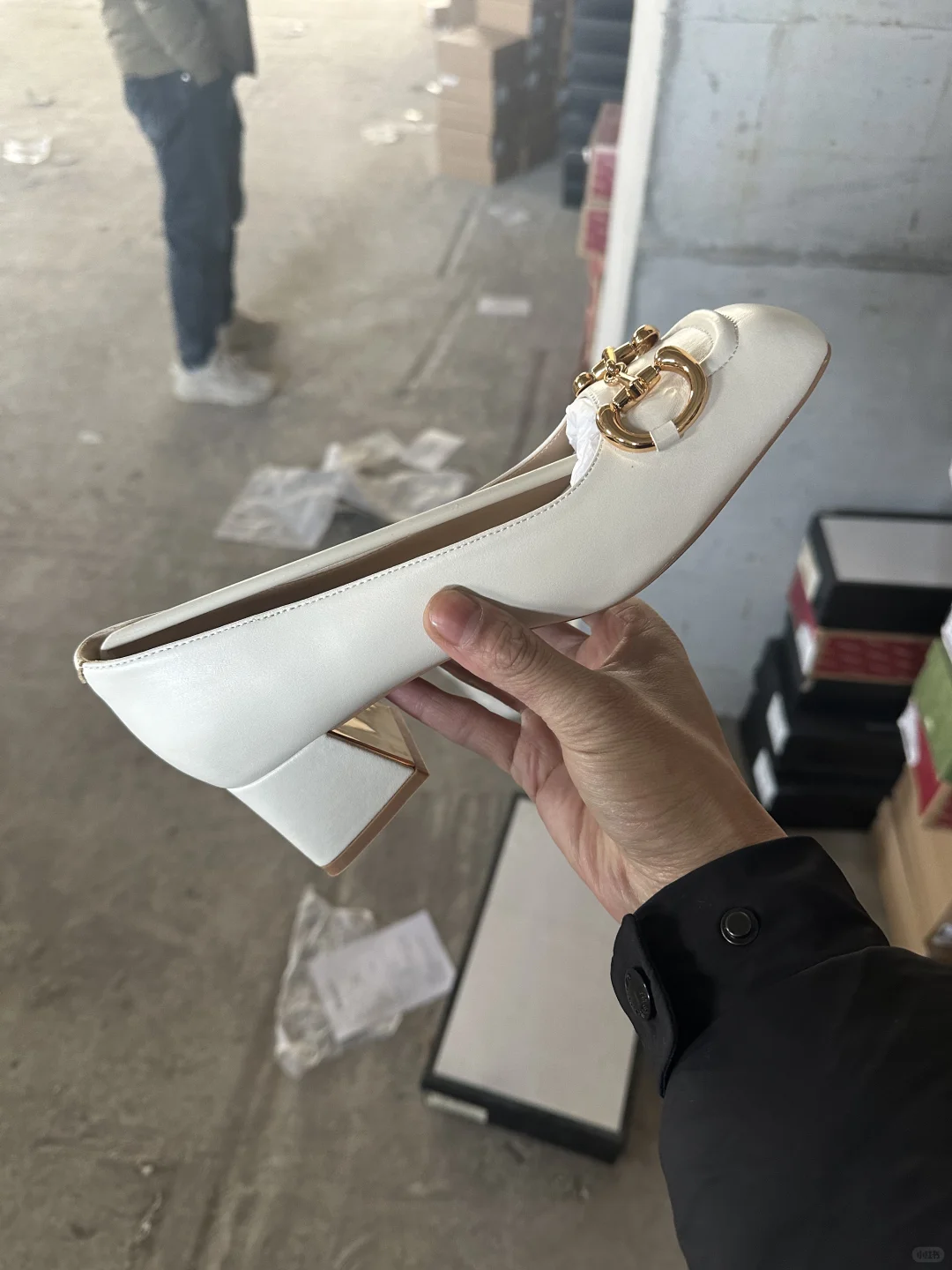 品牌鞋子2万多双