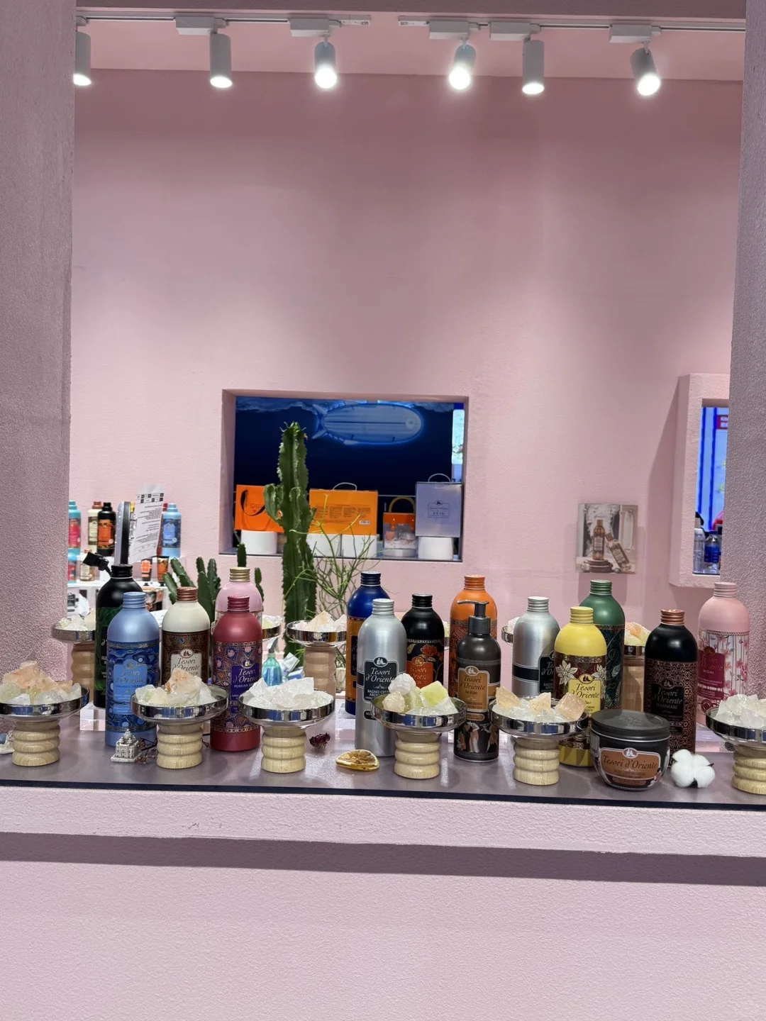 进博会宝藏！东方宝石锁香瓶锁住秋冬浪漫?