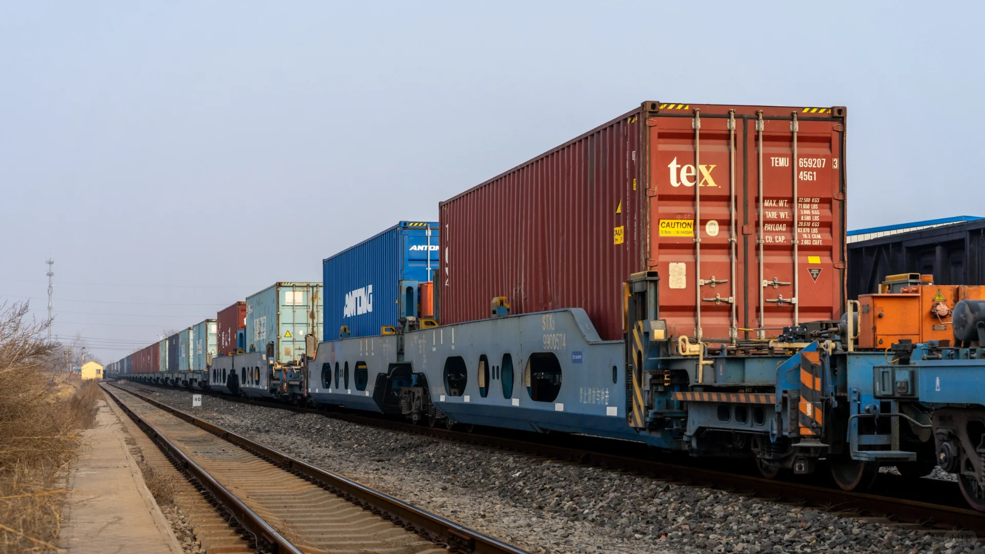 沧港铁路丨STX1/3/4驮背运输车