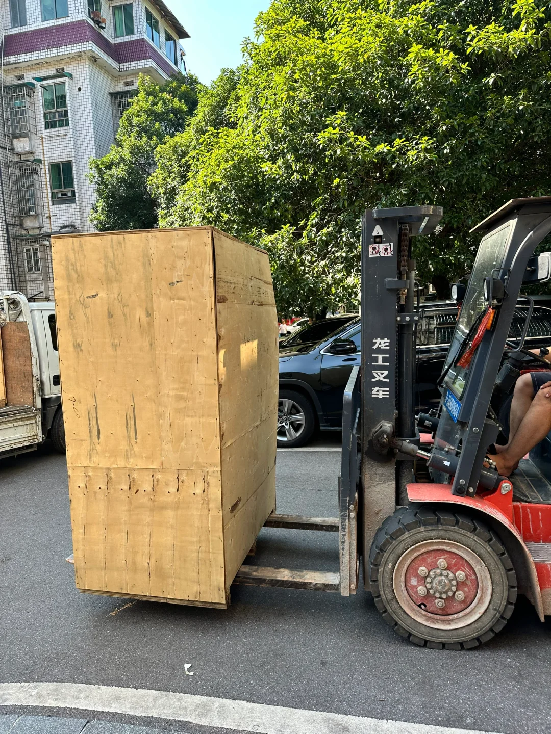 全新设备进场 庞然大物 够热够爱