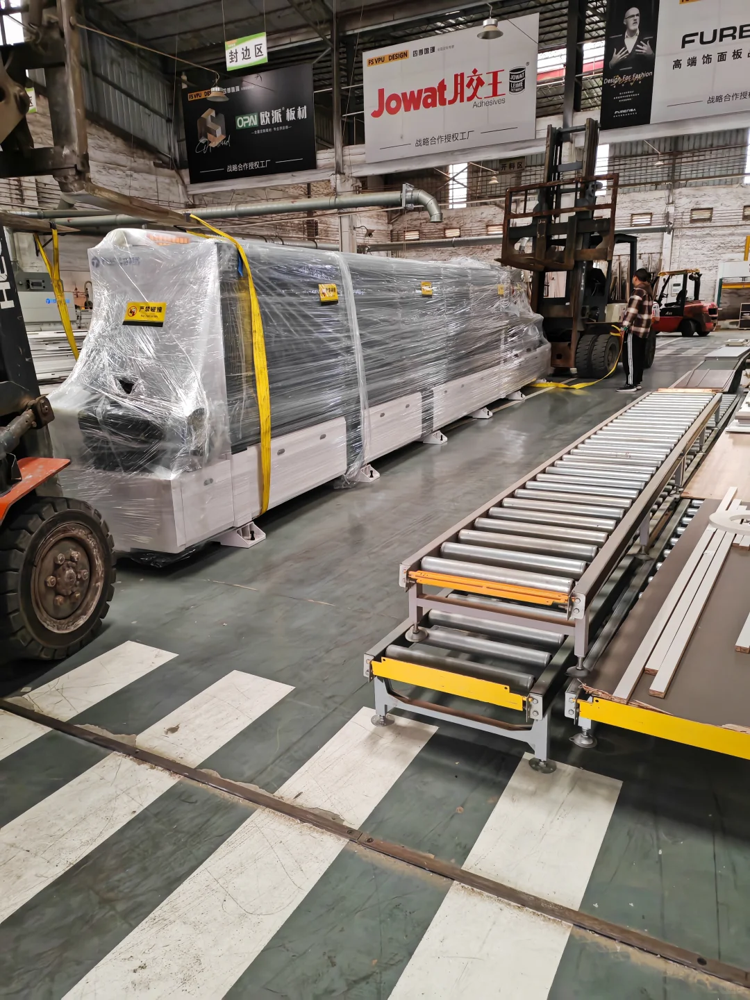 工厂新添新设备