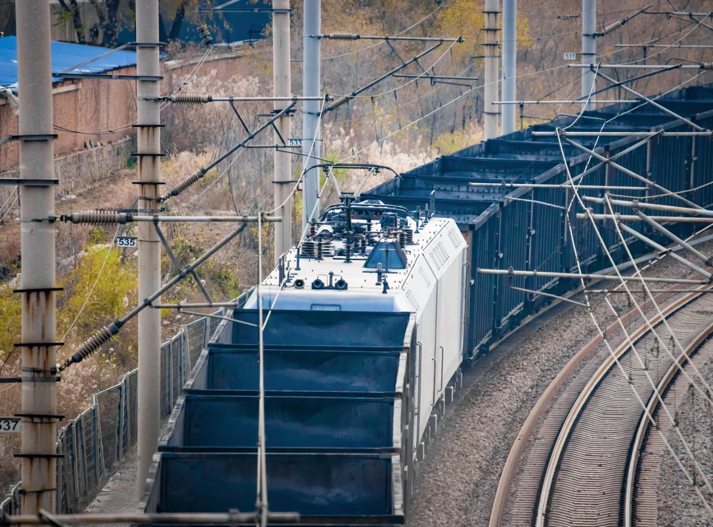 万吨煤列下秦港