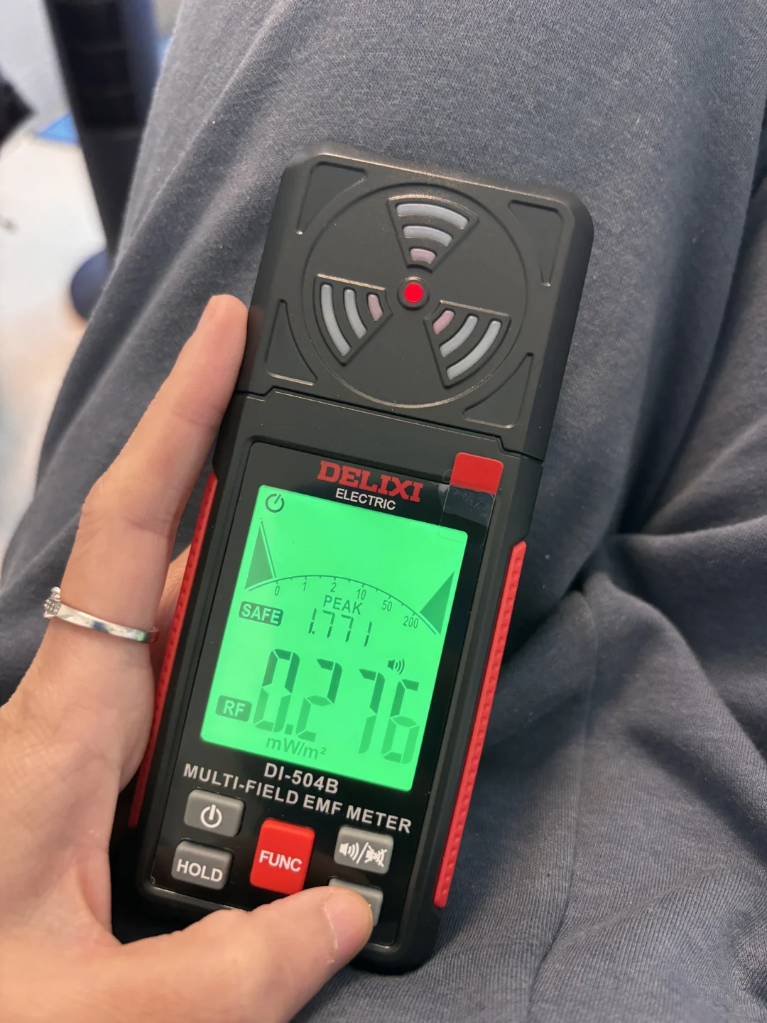 2025.10.22 买的辐射检测仪刚才突然变橙色