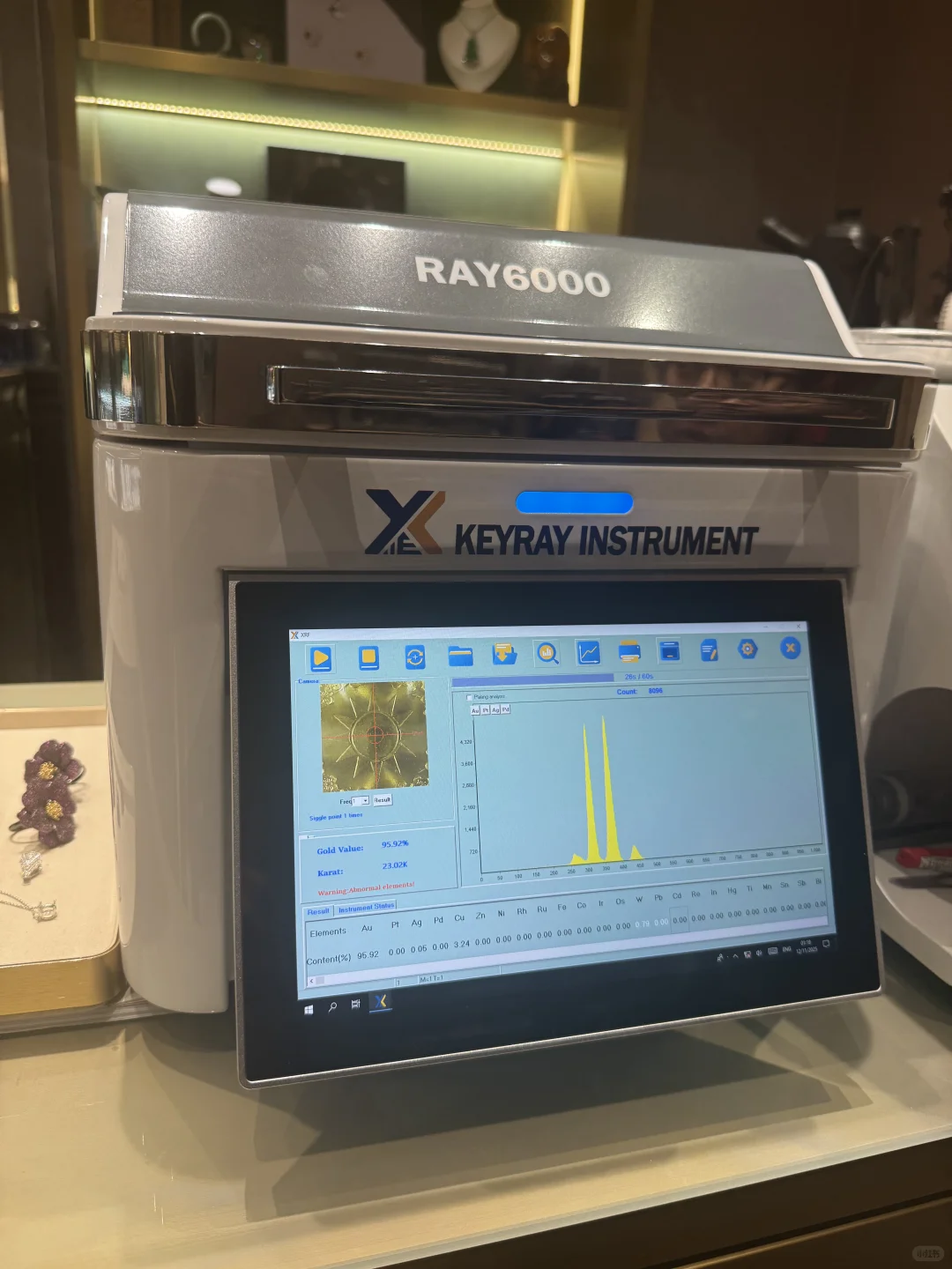 不是每家珠宝店都有光谱测金仪|我们有✨