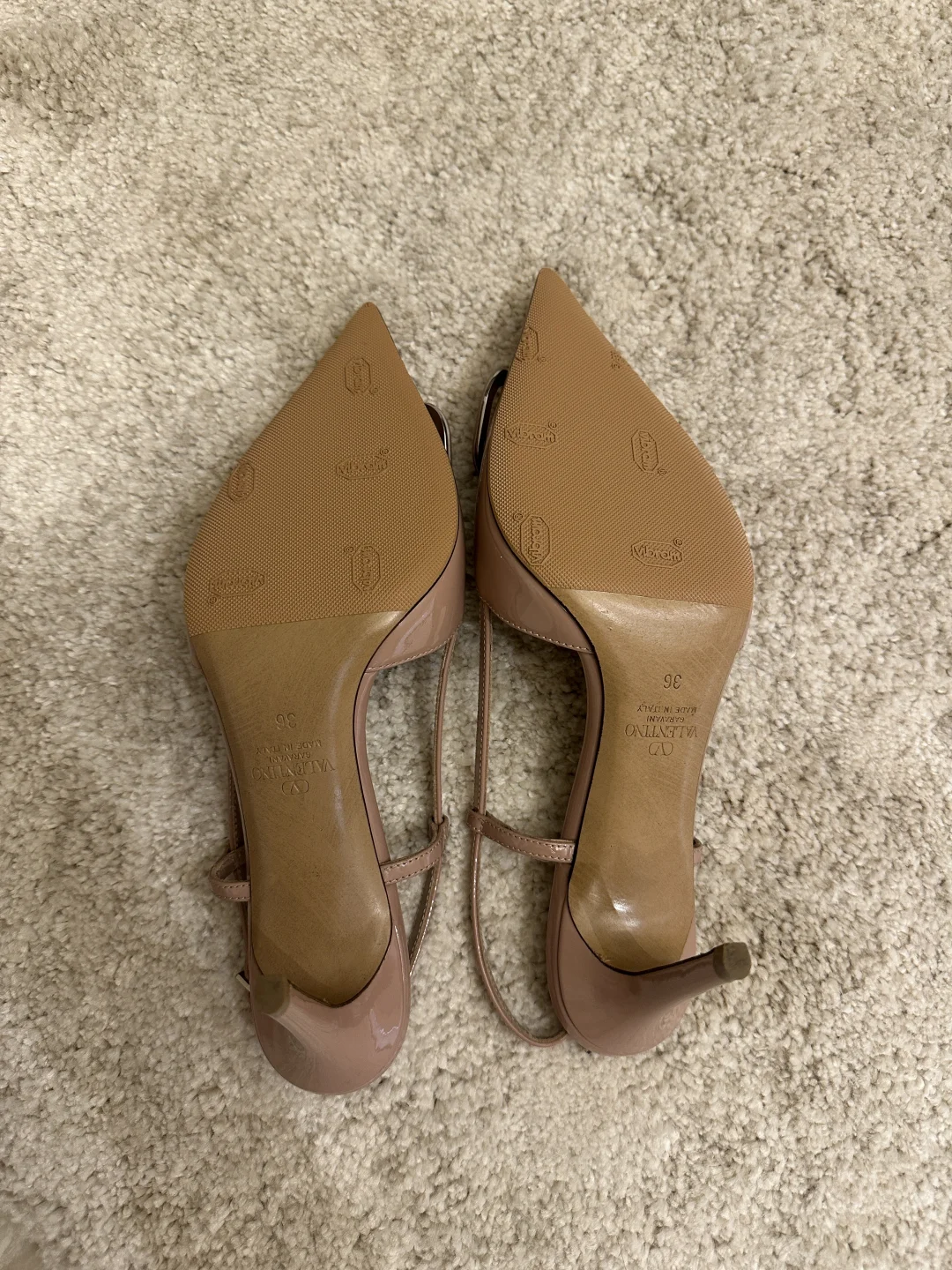 闲置华伦天奴裸色高跟鞋