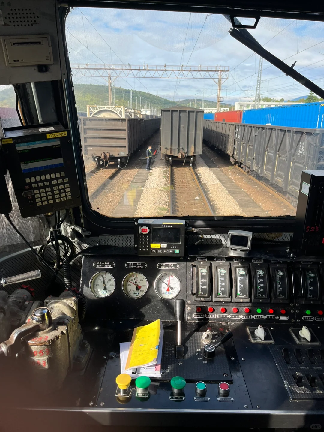 一眼望不到尽头的大bus