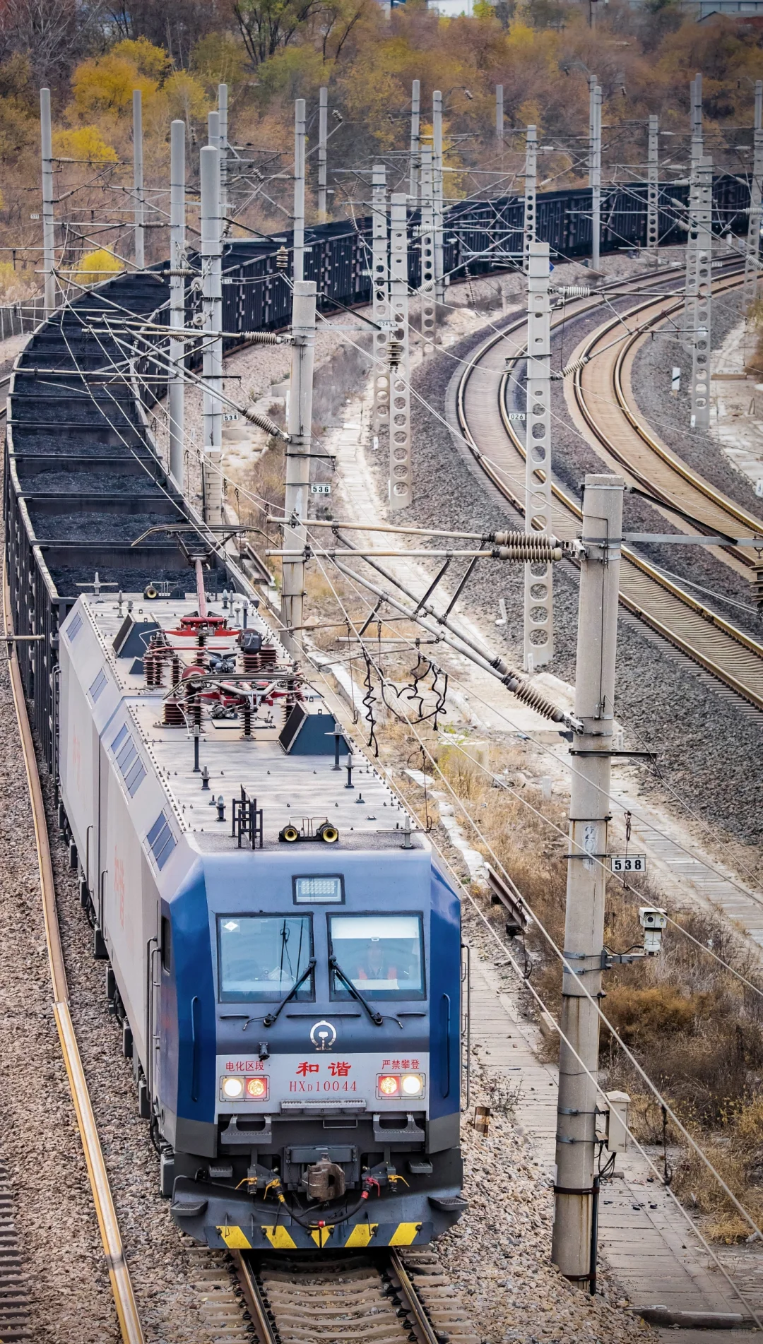 万吨煤列下秦港