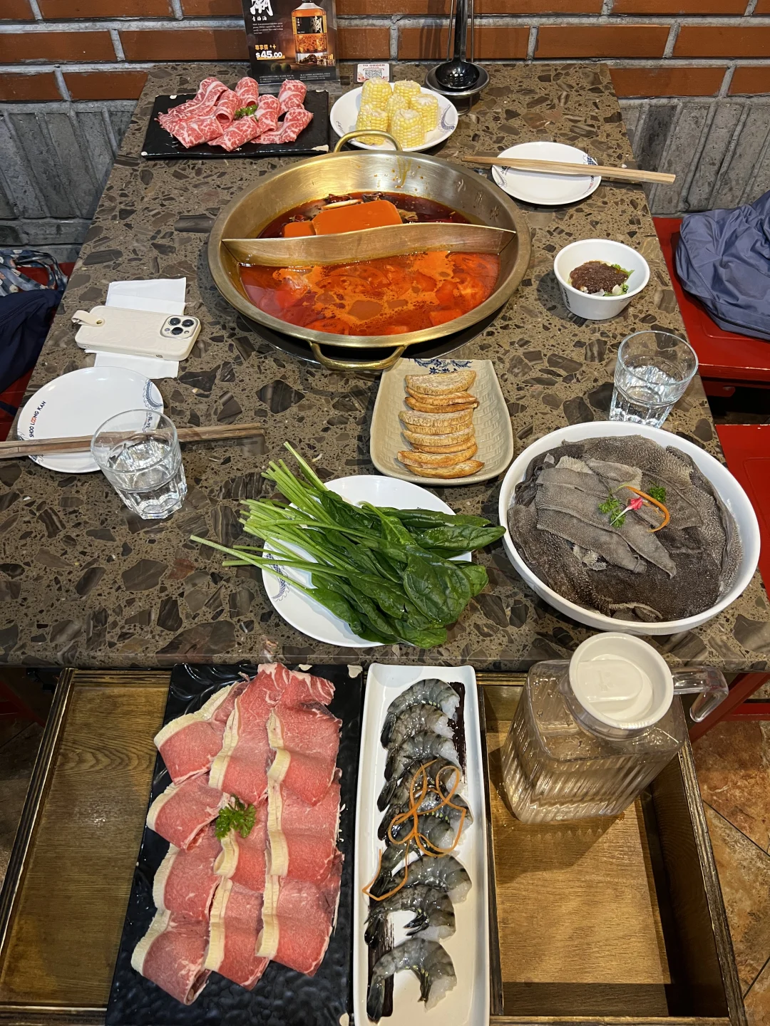 被小费绑架的北美餐饮会崩吗？