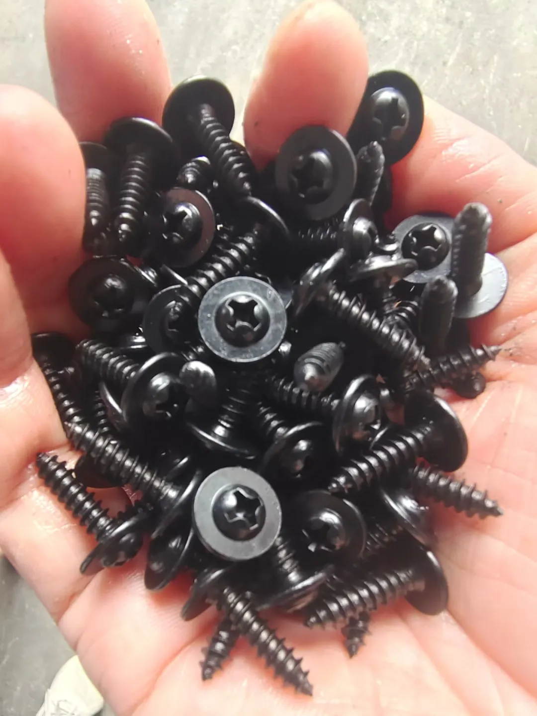 怎样才能找到螺丝的采购人员呢