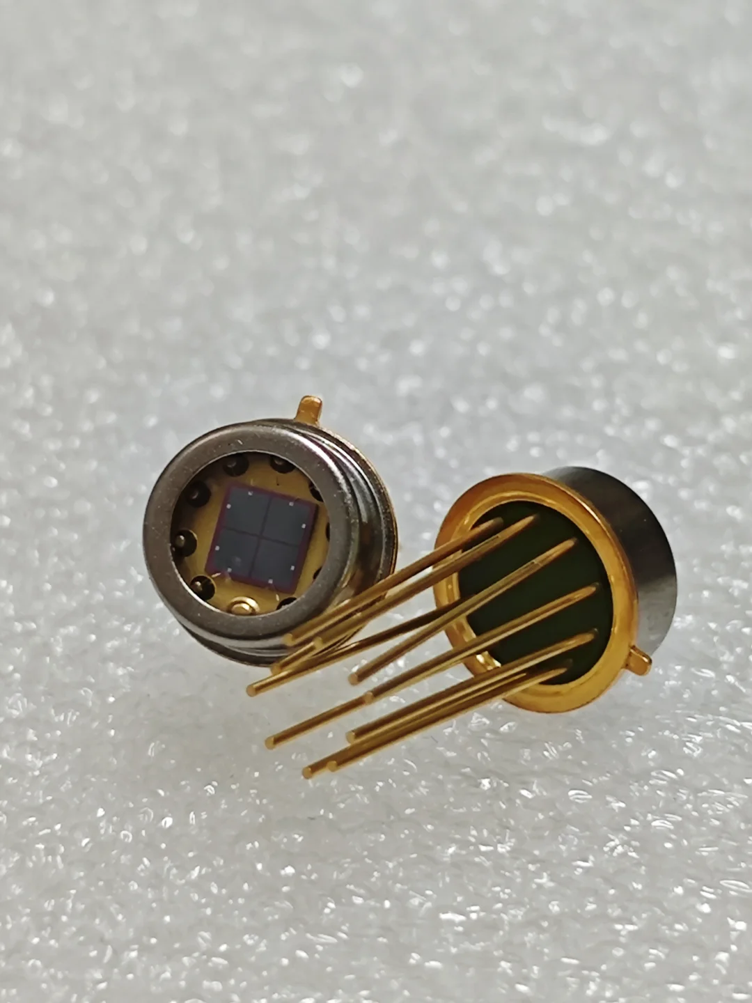 UV增强型硅四象限探测器-方形光敏面